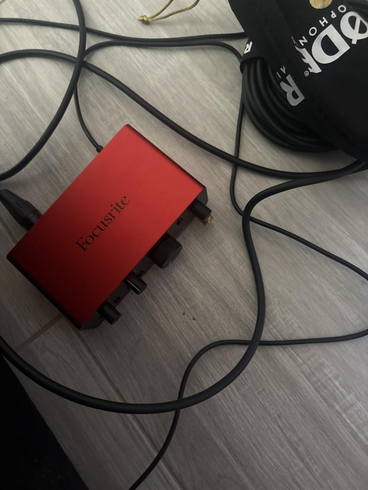Focusrite Scarlett Solo 4th Gen USB Audio Interface, for the Guitarist, Vocalist, or Producer - High-Fidelity, Studio Quality Recording, and All the Software You Need to Record | 1 XLR Mic Preamp, 1 Hi-Z Instrument Input, 24-Bit/192kHz, 120dB Dynamic Range, Air Modes, PC/Mac/iPad Compatible customer photo 2