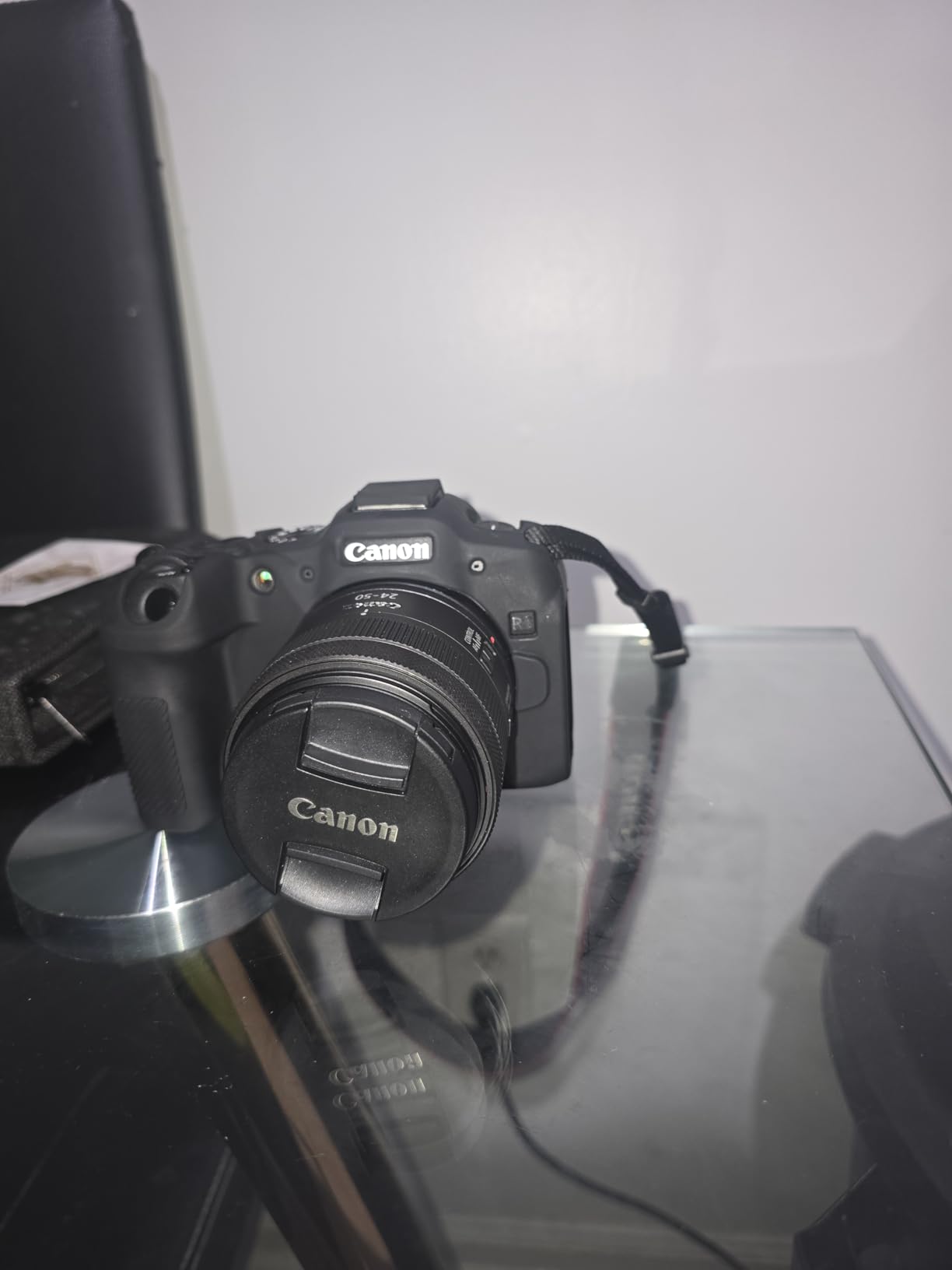 Canon EOS R8 Content Creator Kit, Full-Frame Hybrid Mirrorless Camera with Tripod & Stereo Microphone, 24.2 Megapixel CMOS Image Sensor, 4K Video, RF Mount, Vlogging Camera, Black customer photo 1