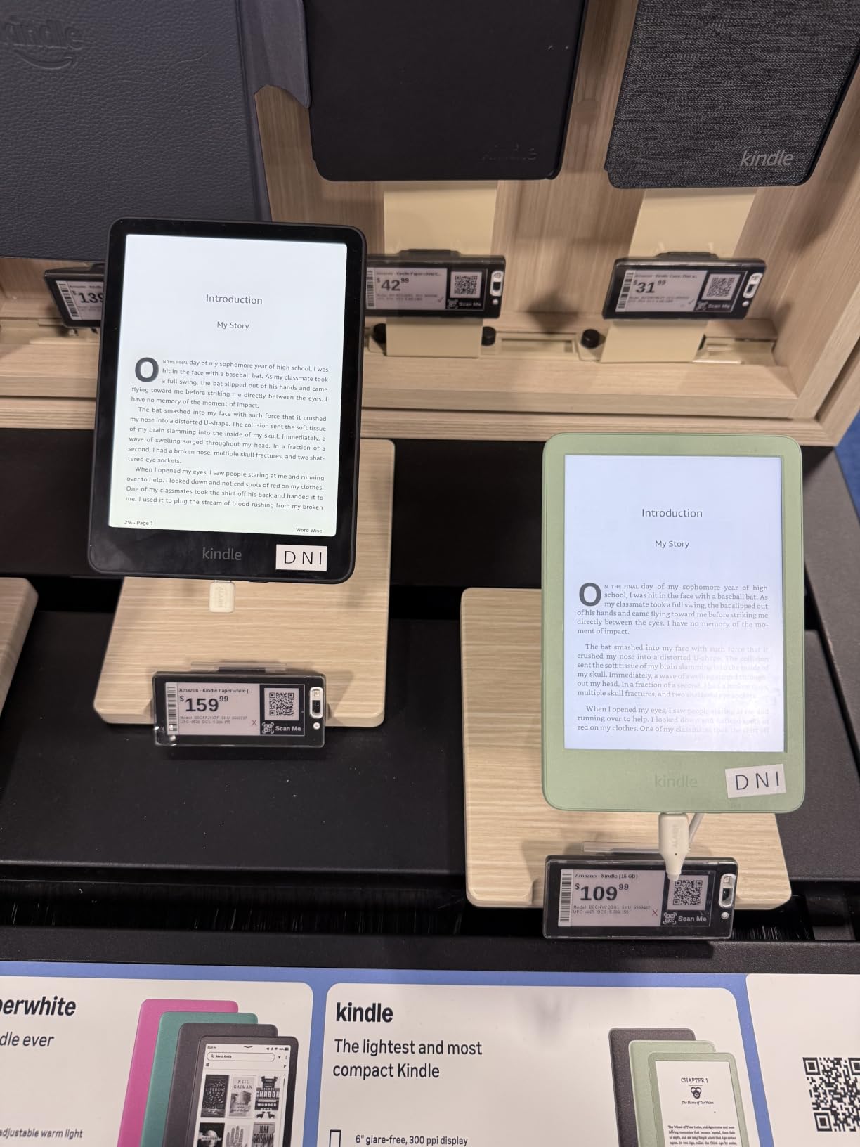 Amazon Kindle Paperwhite Signature Edition 32GB (newest model) - 20% faster with auto-adjusting front light, wireless charging, and weeks of battery life - Metallic Black customer photo 2