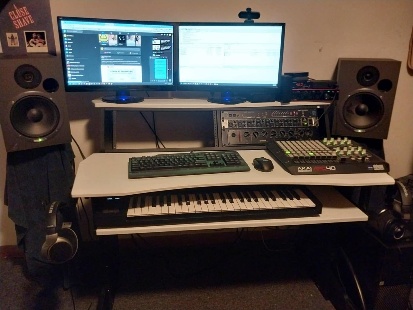 BE200 Series Music Studio Desk Workstation with 2 x 4U Rack (Black) customer photo 1