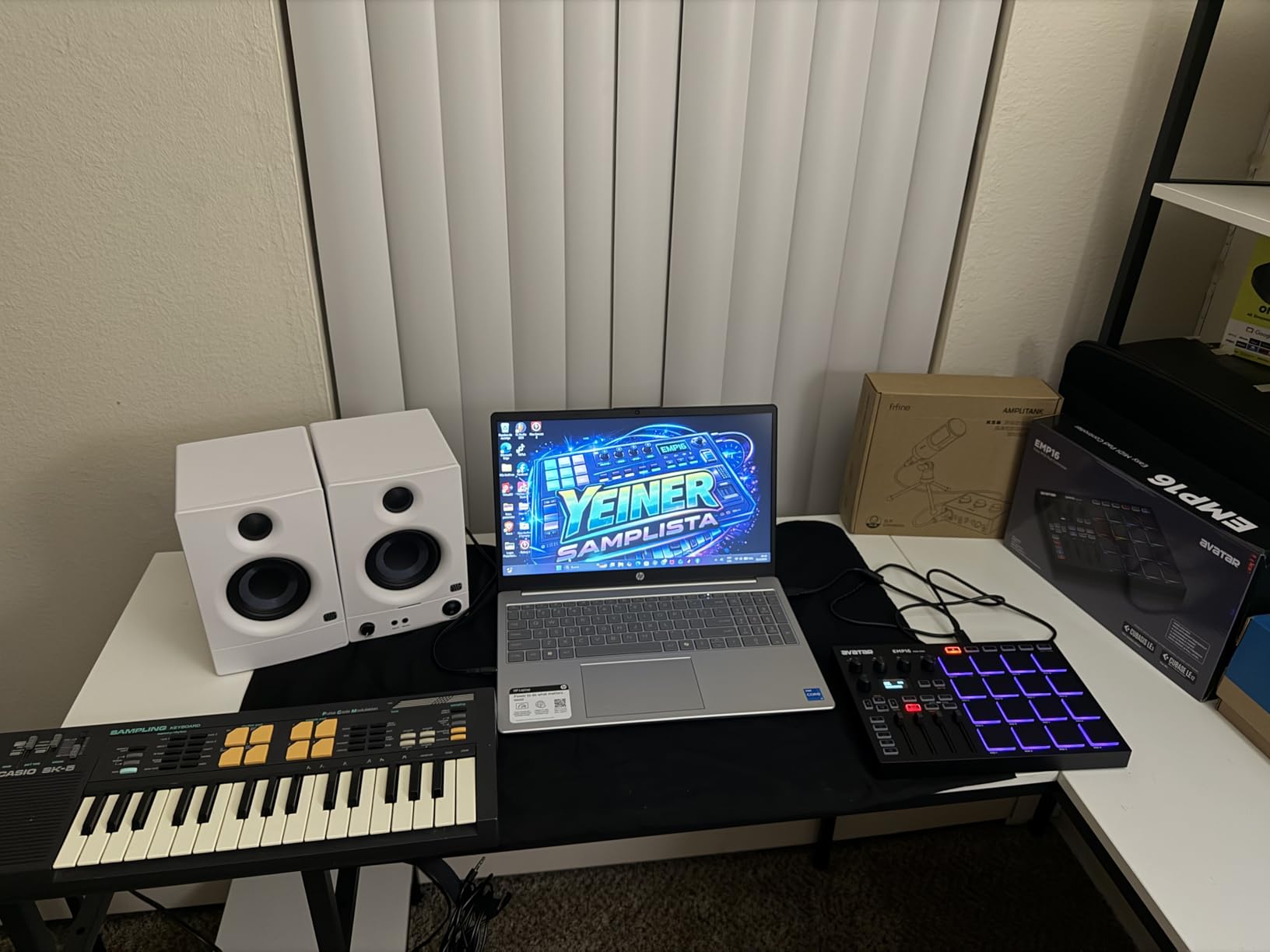 EMP16 MIDI Pad Controller Beat Maker Machine With Bluetooth | 16 RGB Velocity Sensitive Beat Pads, 16 Level, Full/Half Level, OLED Display, MIDI In/Out customer photo 2