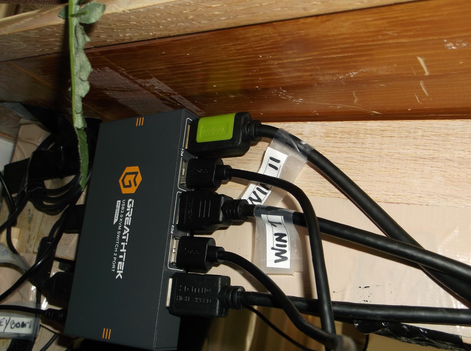 HDMI KVM Switch 1 Monitor 2 Computers 4K@60Hz 2 Port KVM Switcher with 3 USB 3.0 Ports customer photo 2