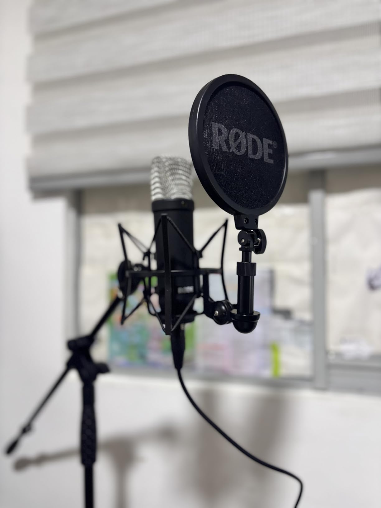 RODE NT1 Signature Series Large-Diaphragm Condenser Microphone (Black) customer photo 1