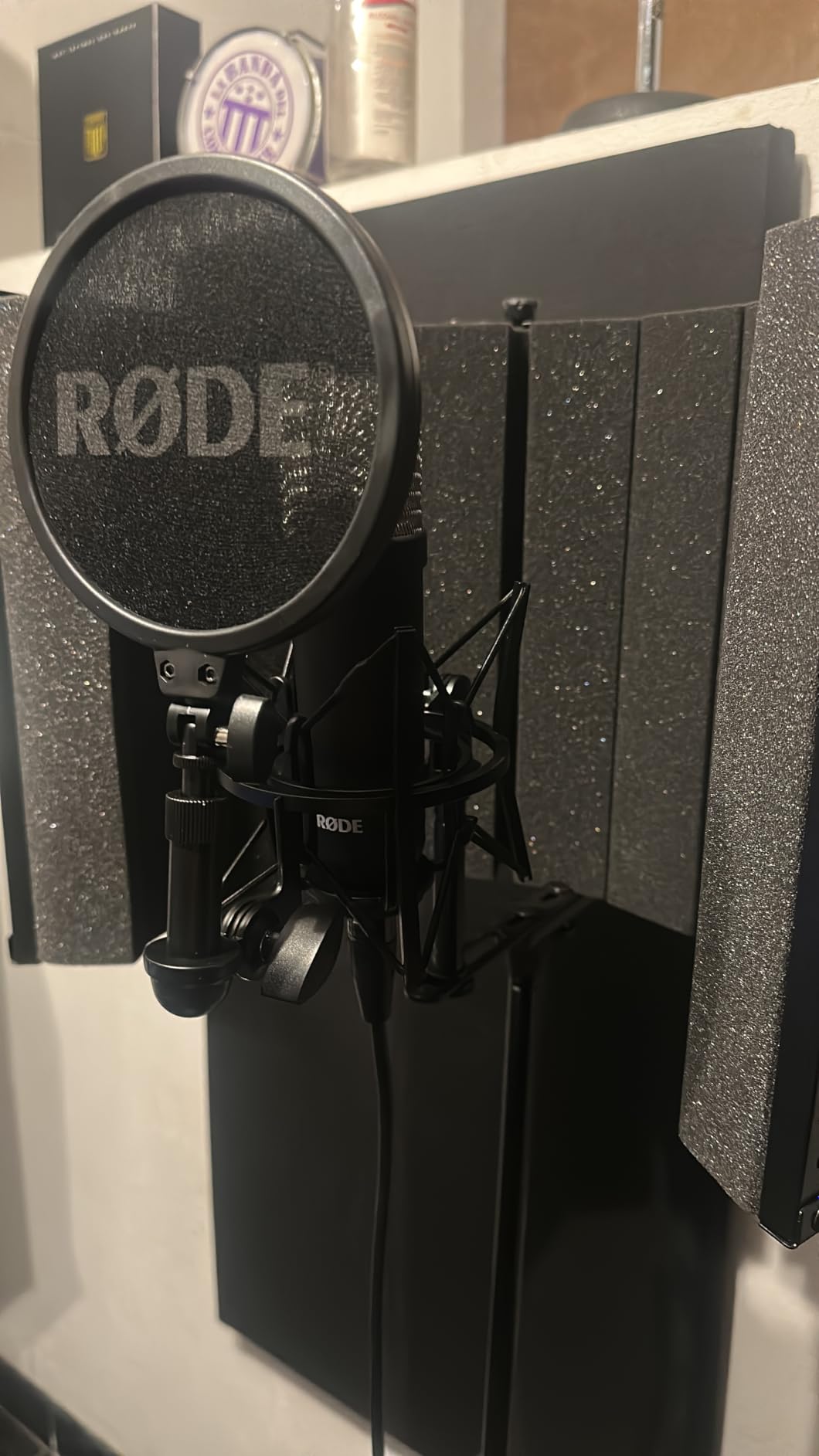RODE NT1 Signature Series Large-Diaphragm Condenser Microphone (Black) customer photo 2