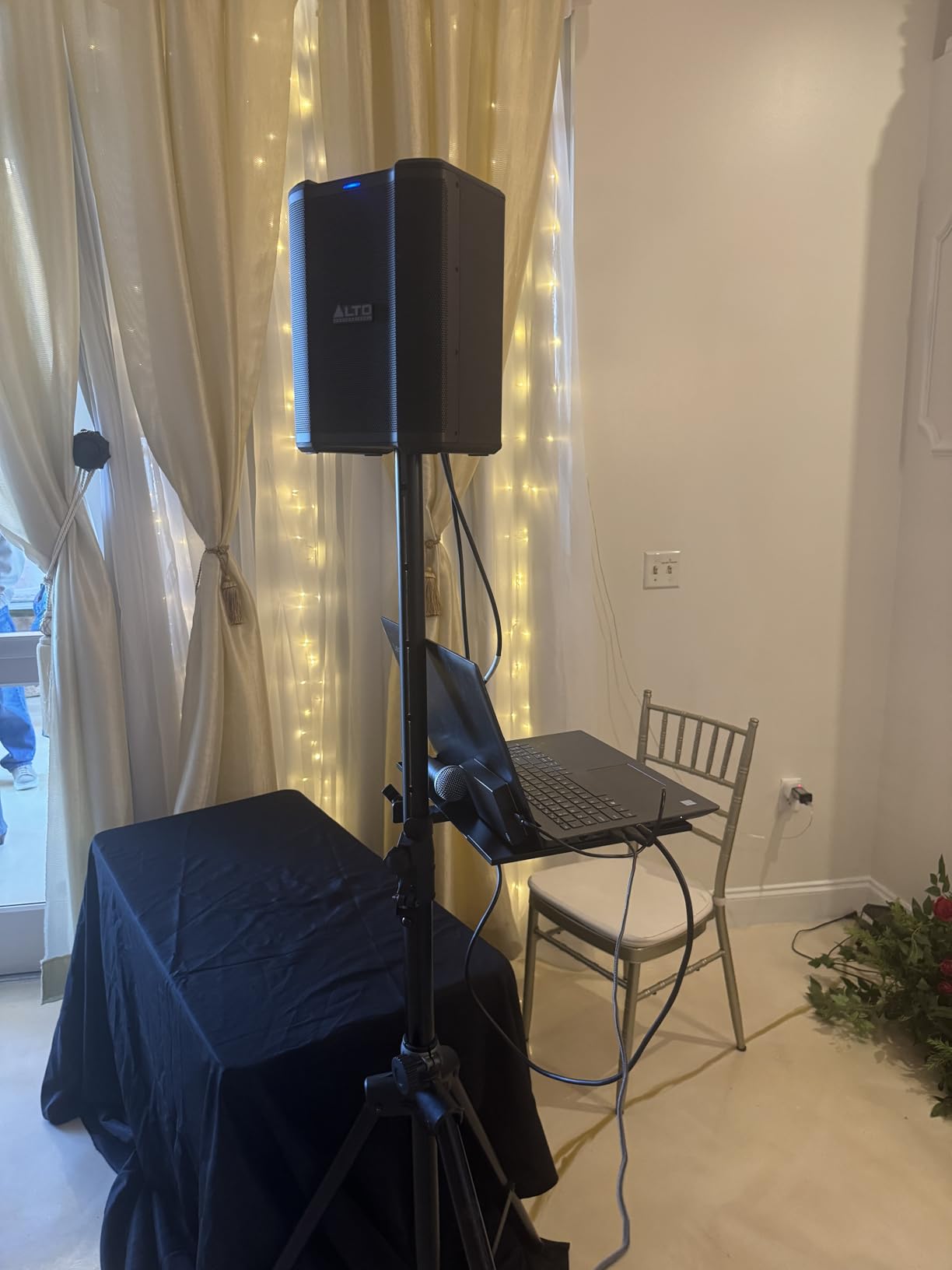 ALTO BUSKER 200W Portable PA Speaker System | Rechargeable Battery, Bluetooth, 3-Channel Mixer, Alesis FX, App Control, and USB Charging customer photo 1