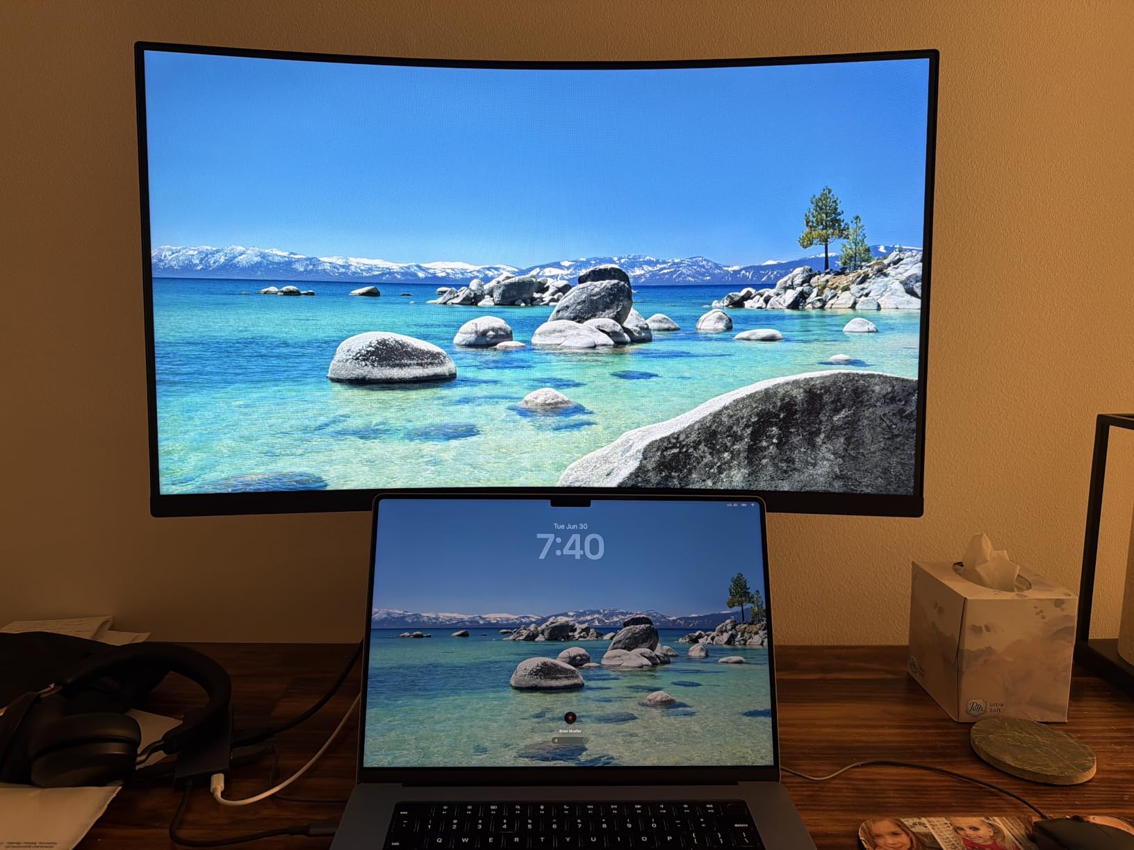 LG 32MR50C-B Curved Monitor 32-Inch FHD 100Hz AMD FreeSync OnScreen Control Dynamic Action Sync Black Stabilizer Tilt Stand (HDMI) - Black customer photo 1