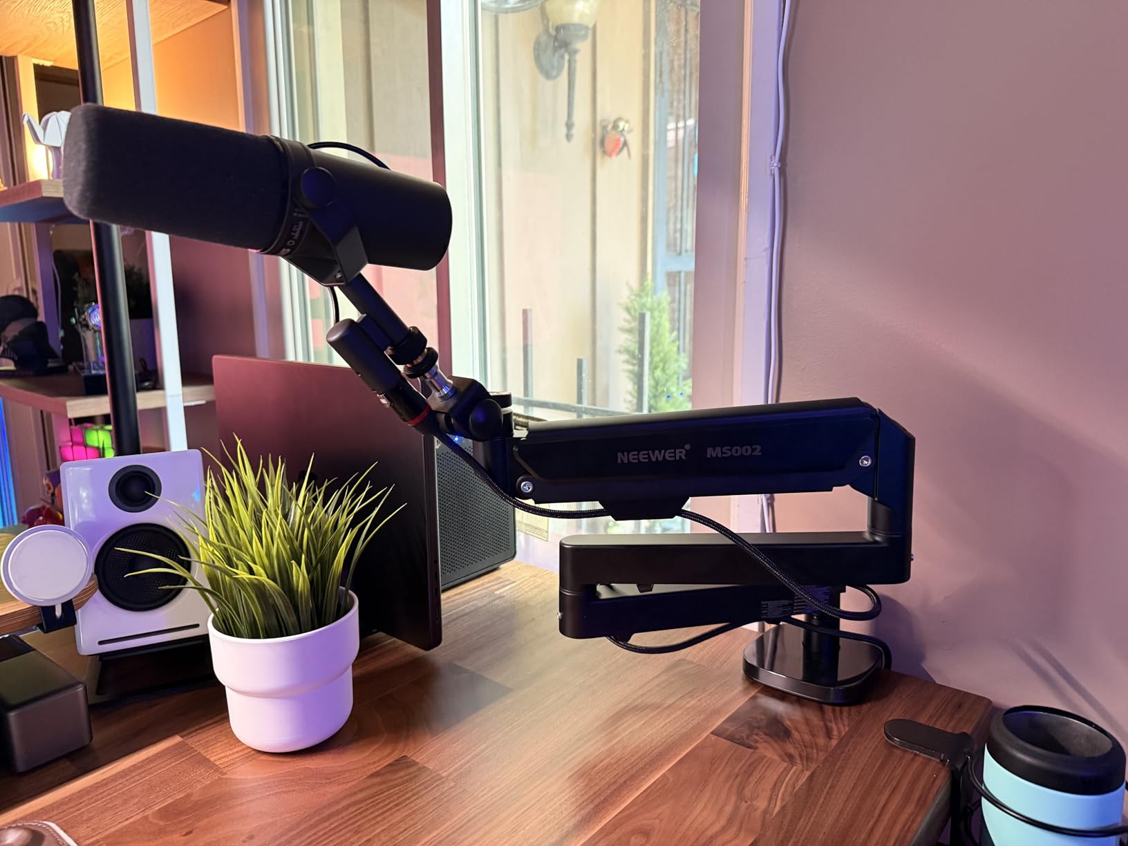 NEEWER Low Profile Mic Arm Desk Mount, 360° Swivel Boom Arm with Pneumatic Damping Adjustable, Cable Management, Compatible with Shure MV7 SM7B Blue Yeti Gaming Streaming Podcast Microphone, MS002 customer photo 2