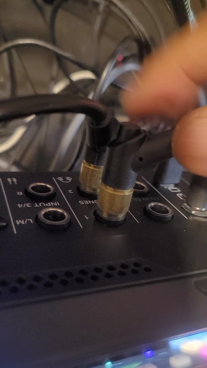 Mackie DLZ Creator XS Adaptive Digital Mixer for Podcasting customer photo 2