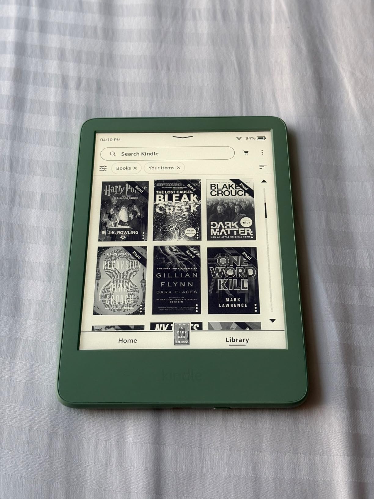 Amazon Kindle 16 GB (newest model) - Lightest and most compact Kindle, now with faster page turns, and higher contrast ratio, for an enhanced reading experience - Matcha customer photo 2