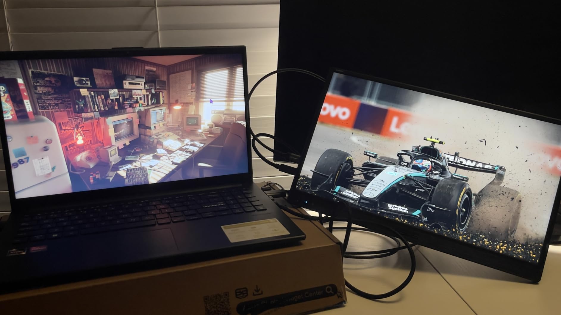 ASUS ZenScreen MB169CK 15.6 Inch 1080p Portable Monitor, Dual USB-C, 360 Kickstand customer photo 1
