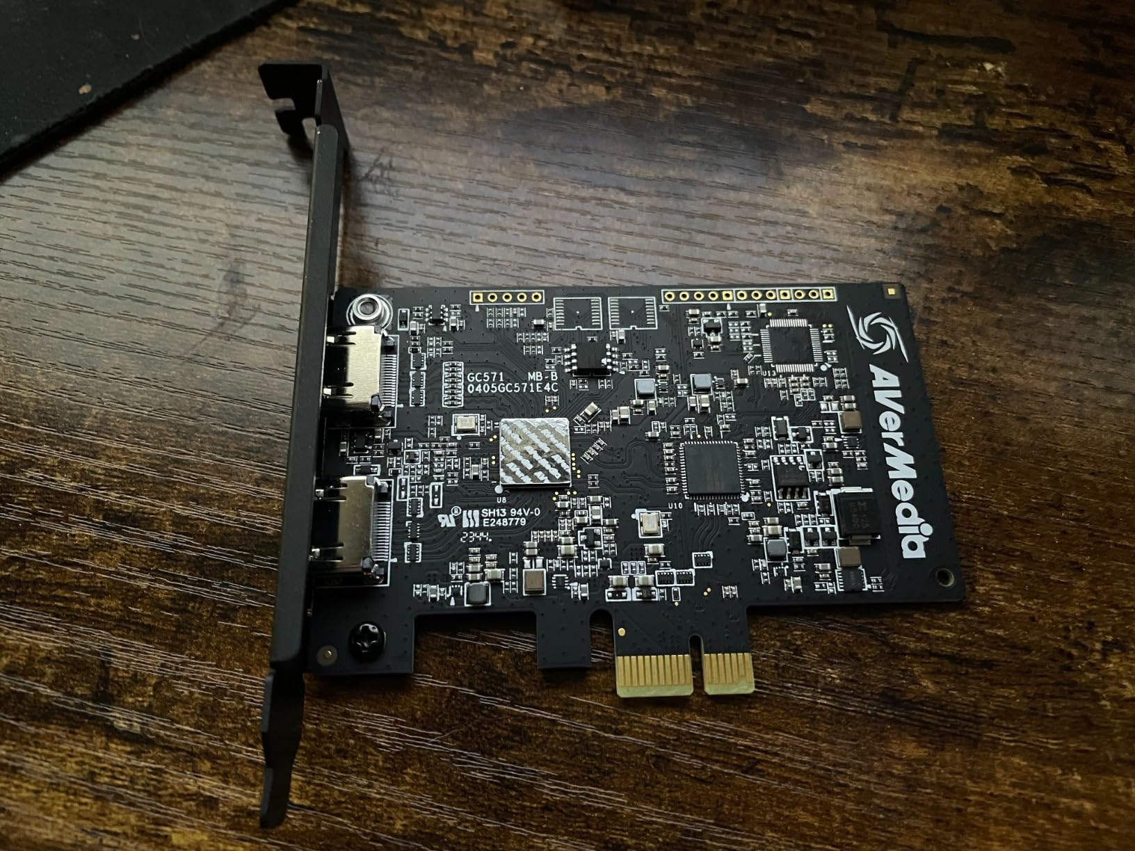 AVerMedia HDMI Capture Card for Streaming and Video Gaming, 4K60 Pass-Through with Ultra-Low Latency on PS5, PS4 Pro, Xbox Series X/S, Xbox One X, Switch Games - GC571 Live Streamer Ultra HD customer photo 2