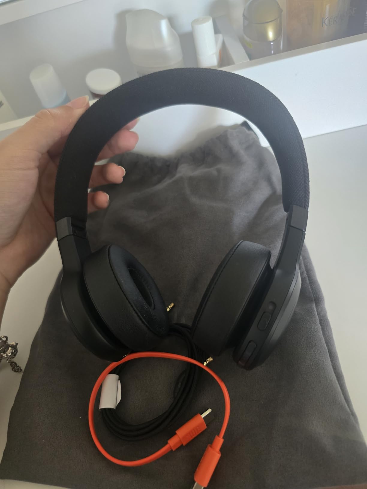JBL Live 670NC Wireless On-Ear Headphones, Adaptive NC - Black | Bluetooth with Surround Sound, Up to 65H Battery Life, Built-In Mic, Voice Assistant, Foldable customer photo 2