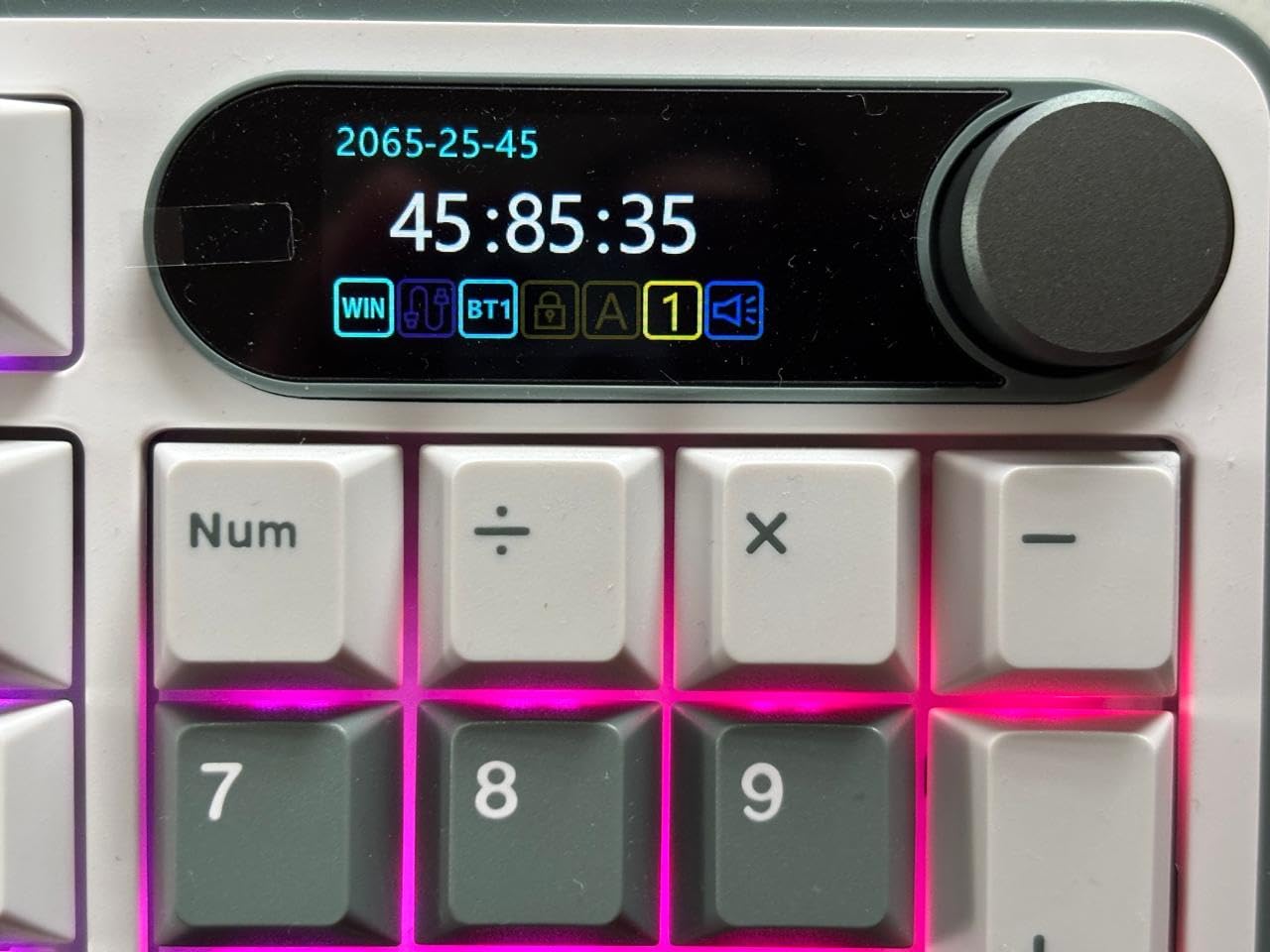 RK ROYAL KLUDGE S98 Wireless Mechanical Keyboard w/Smart Display & Knob | 96% Top Mount RGB Gaming Keyboard BT/2.4G/USB-C, 5-Layer Noise Dampening, Creamy Sound Pre-lubed Switch, Hot Swap, 98 Keys customer photo 1