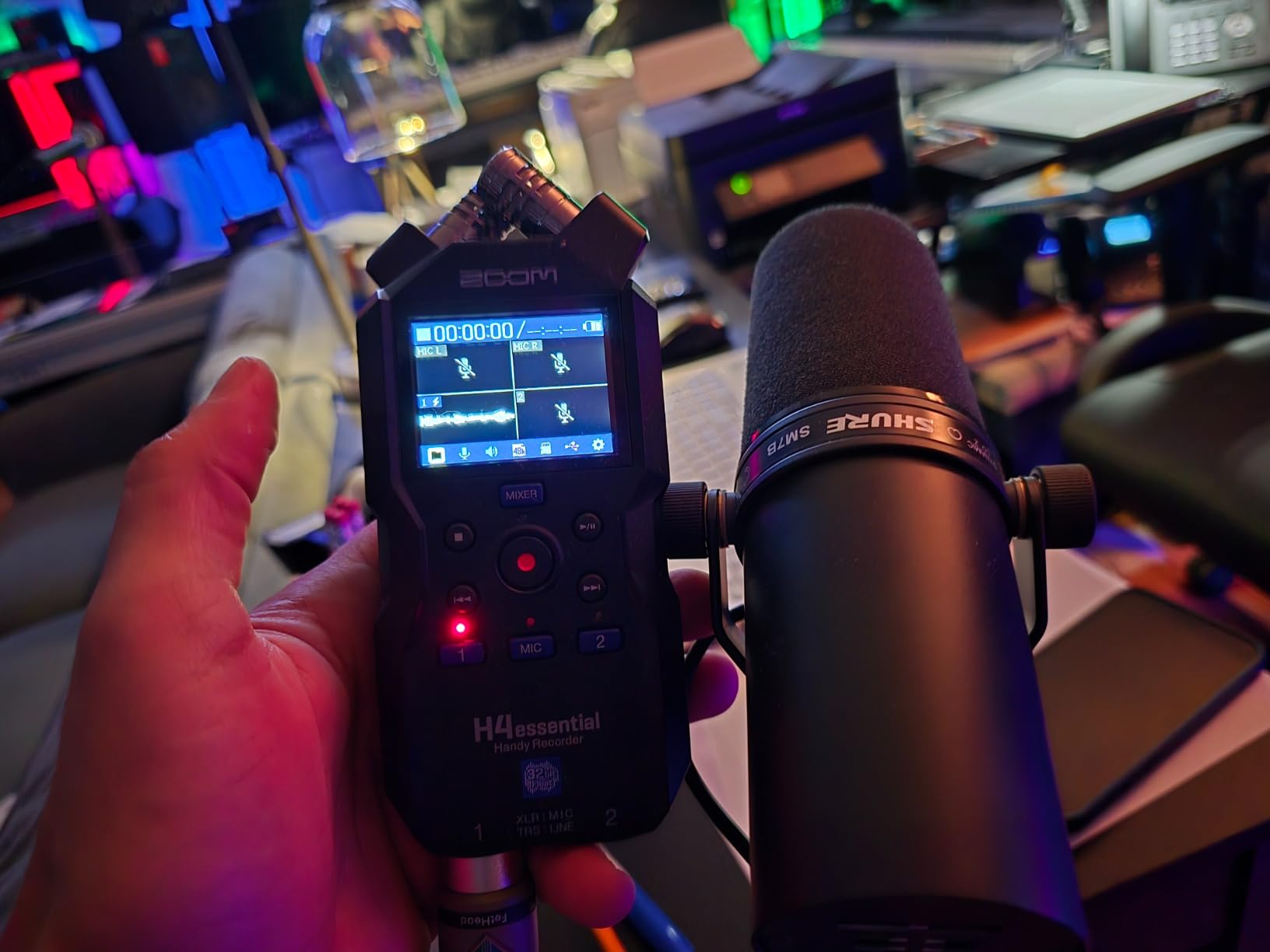 Zoom H4 Essential Handheld Recorder for Musicians, Podcasters & Filmmakers | Clip-Free Audio with 32-Bit Float, 4 Tracks, Stereo Mics, 2 XLR/TRS Inputs, USB Audio Interface customer photo 1