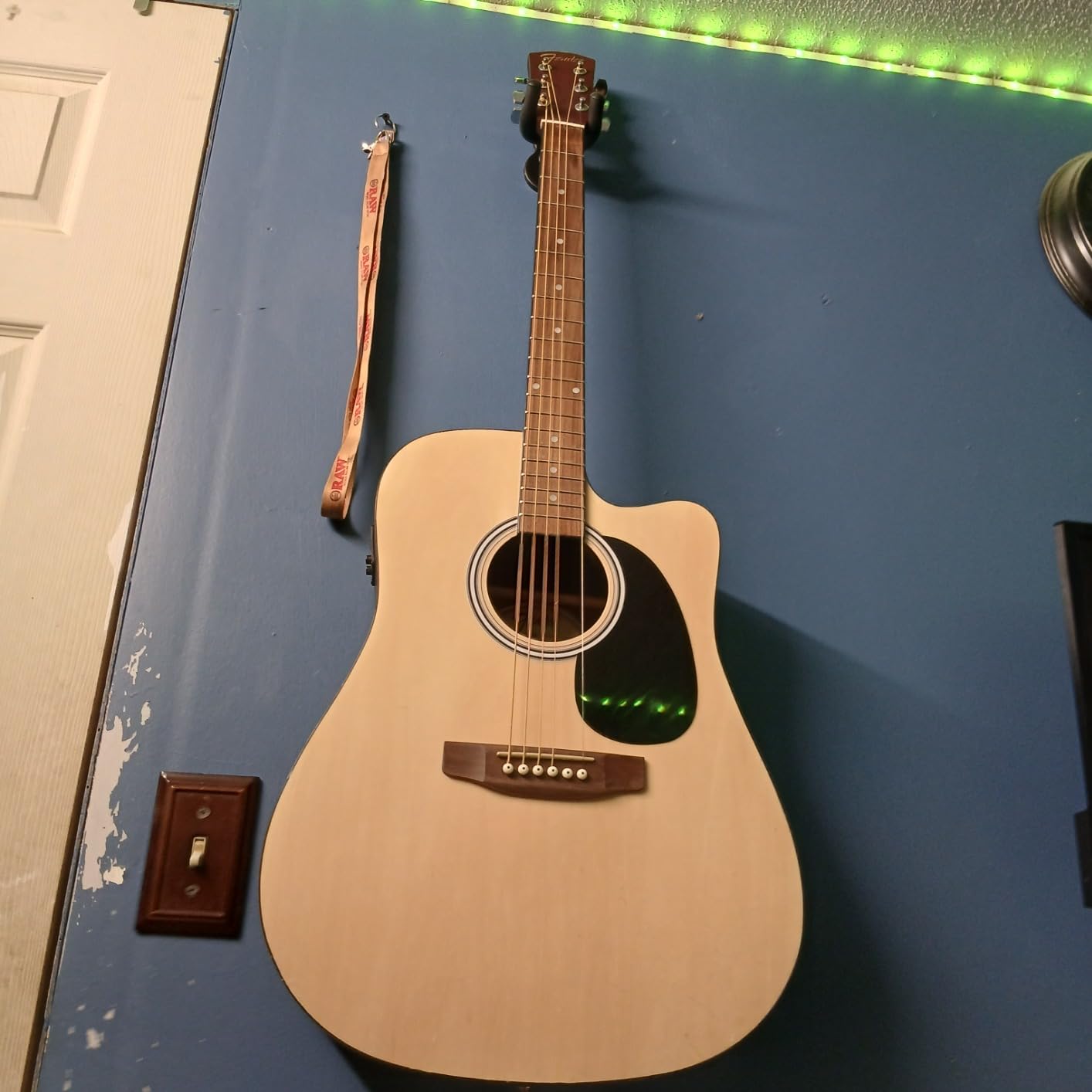 Fender FA-25CE Dreadnought Acoustic Electric Guitar, Beginner Guitar, with 2-Year Warranty, Includes Built-in Tuner and On-Board Volume and Tone Controls, Comes with Free Lessons, Natural customer photo 1