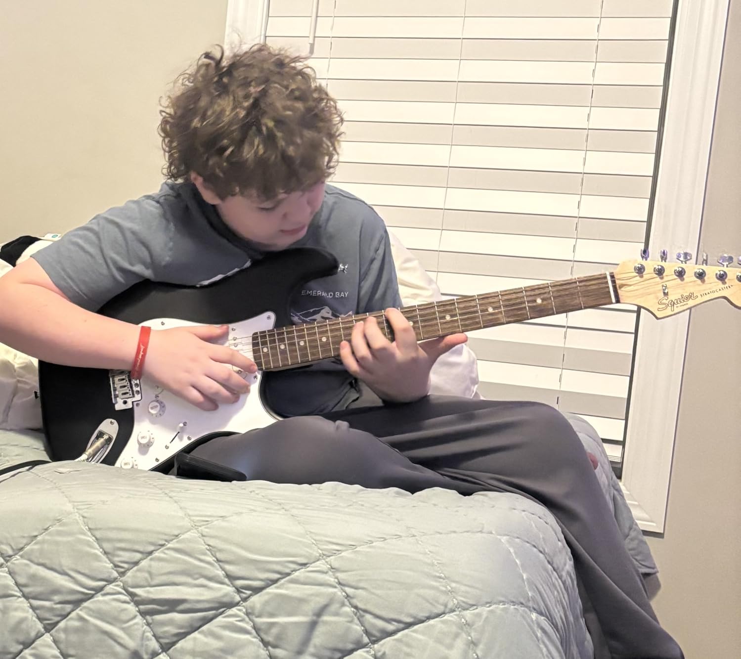 Fender Squier Debut Stratocaster Beginner Electric Guitar Kit, Matte Black | Complete starter pack with Frontman 10G amp, padded gig bag, strap, free lessons, 2-year warranty included customer photo 1