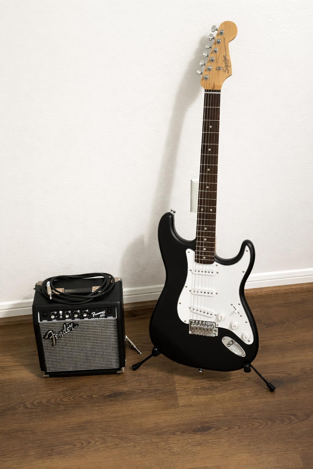 Fender Squier Debut Stratocaster Beginner Electric Guitar Kit, Matte Black | Complete starter pack with Frontman 10G amp, padded gig bag, strap, free lessons, 2-year warranty included customer photo 2