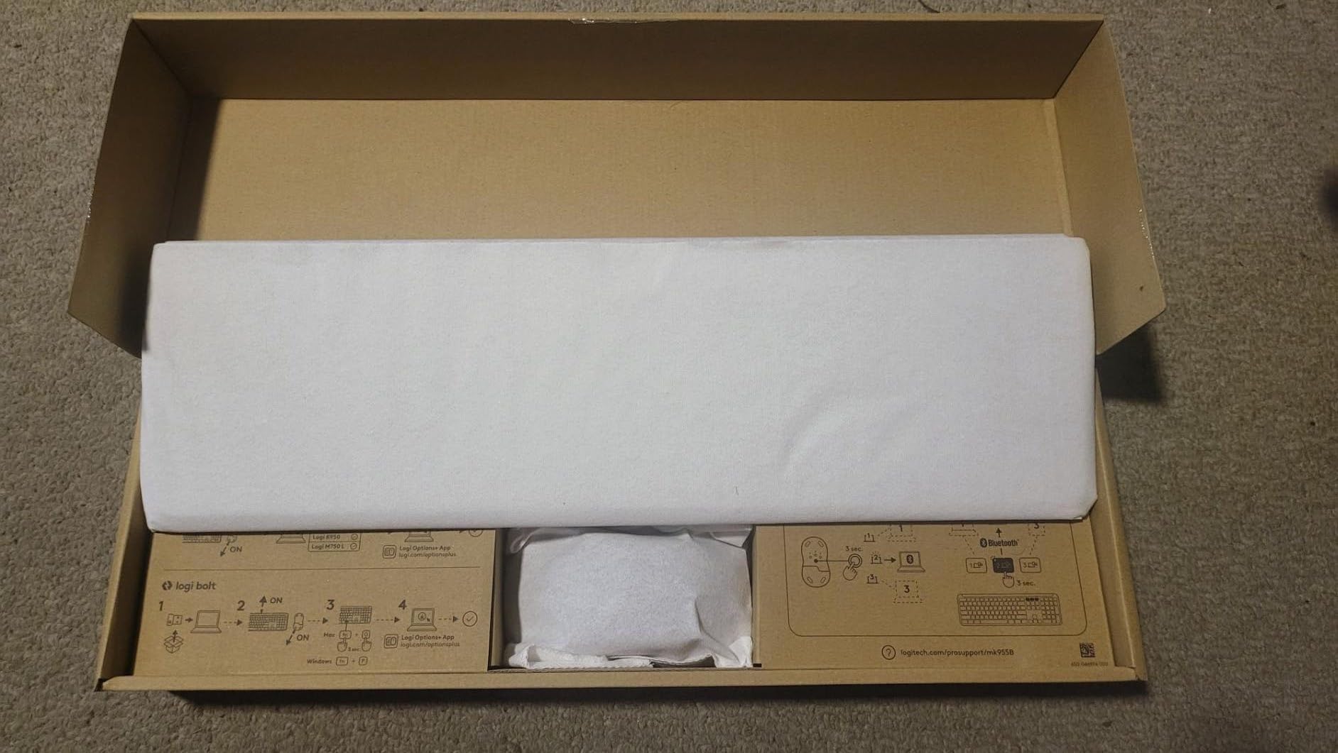 Logitech Signature Slim K950 Wireless Keyboard with Quiet Typing - Graphite customer photo 1