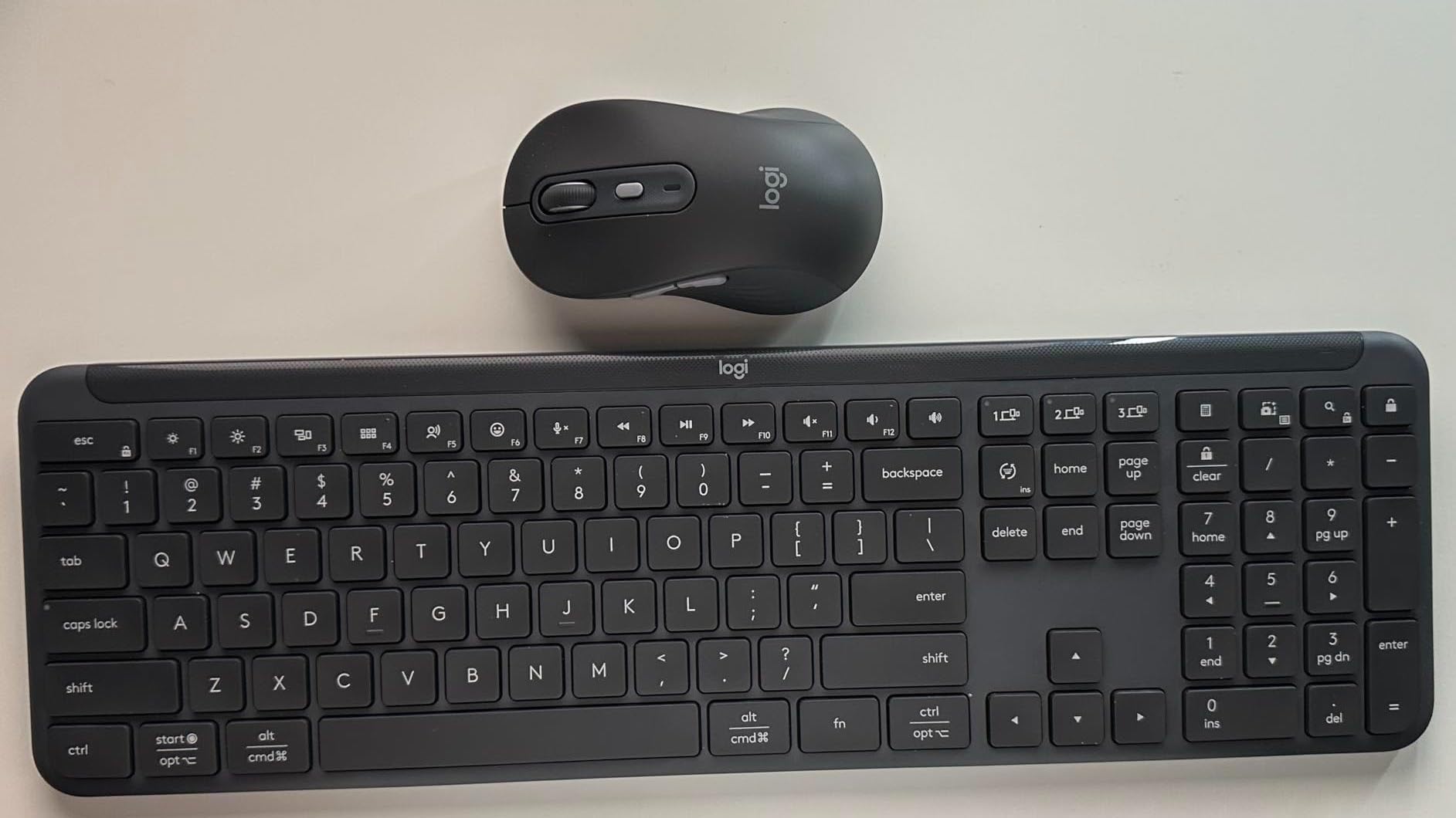 Logitech Signature Slim K950 Wireless Keyboard with Quiet Typing - Graphite customer photo 2