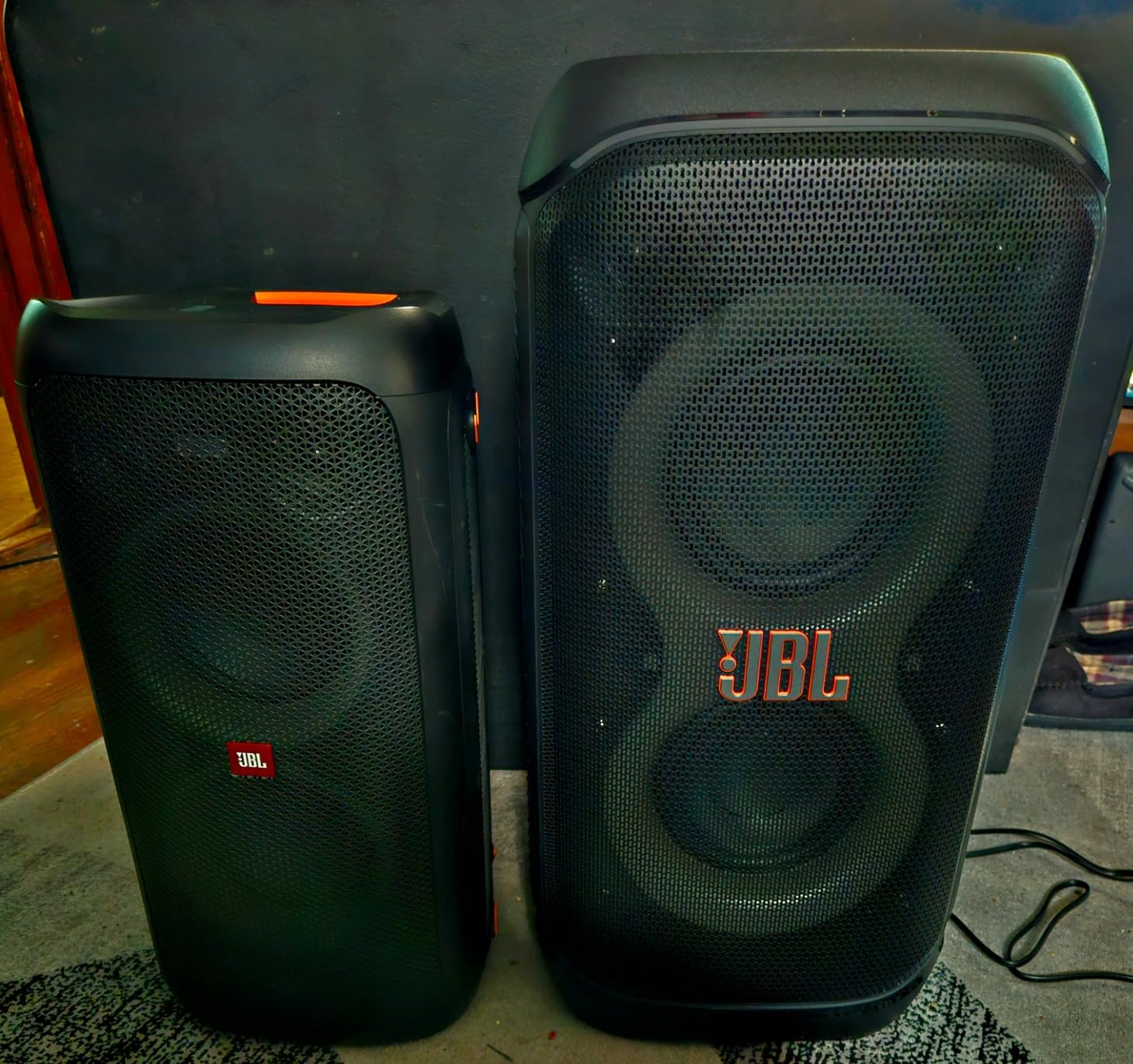 JBL PartyBox Stage 320 - Portable Party Speaker with Telescopic Handle & Wide, Sturdy Wheels, Powerful JBL Pro Sound, Futuristic lightshow, Up to 18 Hours of Playtime, Splash Proof (Black) customer photo 2