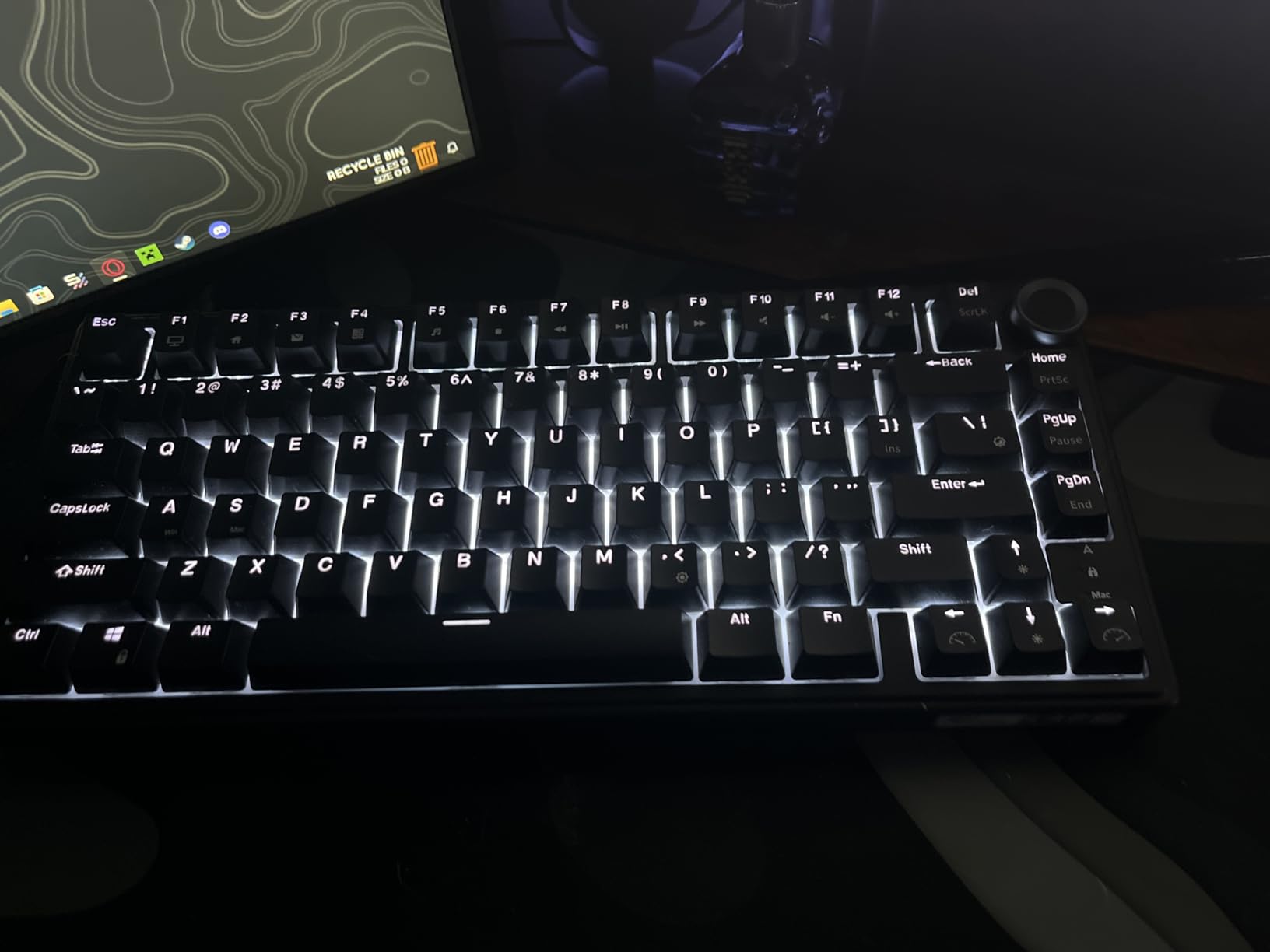 RK ROYAL KLUDGE R75 Wired Mechanical Keyboard with Volume Knob, 75% Mechanical Gaming Keyboard Gasket Mount, Hot Swappable Silver Switch, MDA Profile PBT Keycaps, Creamy Keyboards, Black customer photo 1