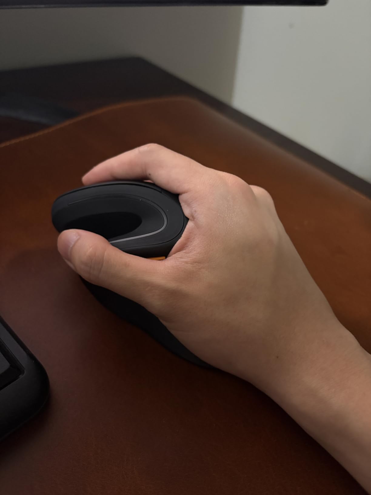 ProtoArc EM11 NL Wireless Ergonomic Vertical Mouse, Rechargeable, Black | 58° vertical design supports a natural wrist posture, connect 3 devices via Bluetooth/2.4G USB-A, 500mAh USB-C rechargeable. customer photo 1