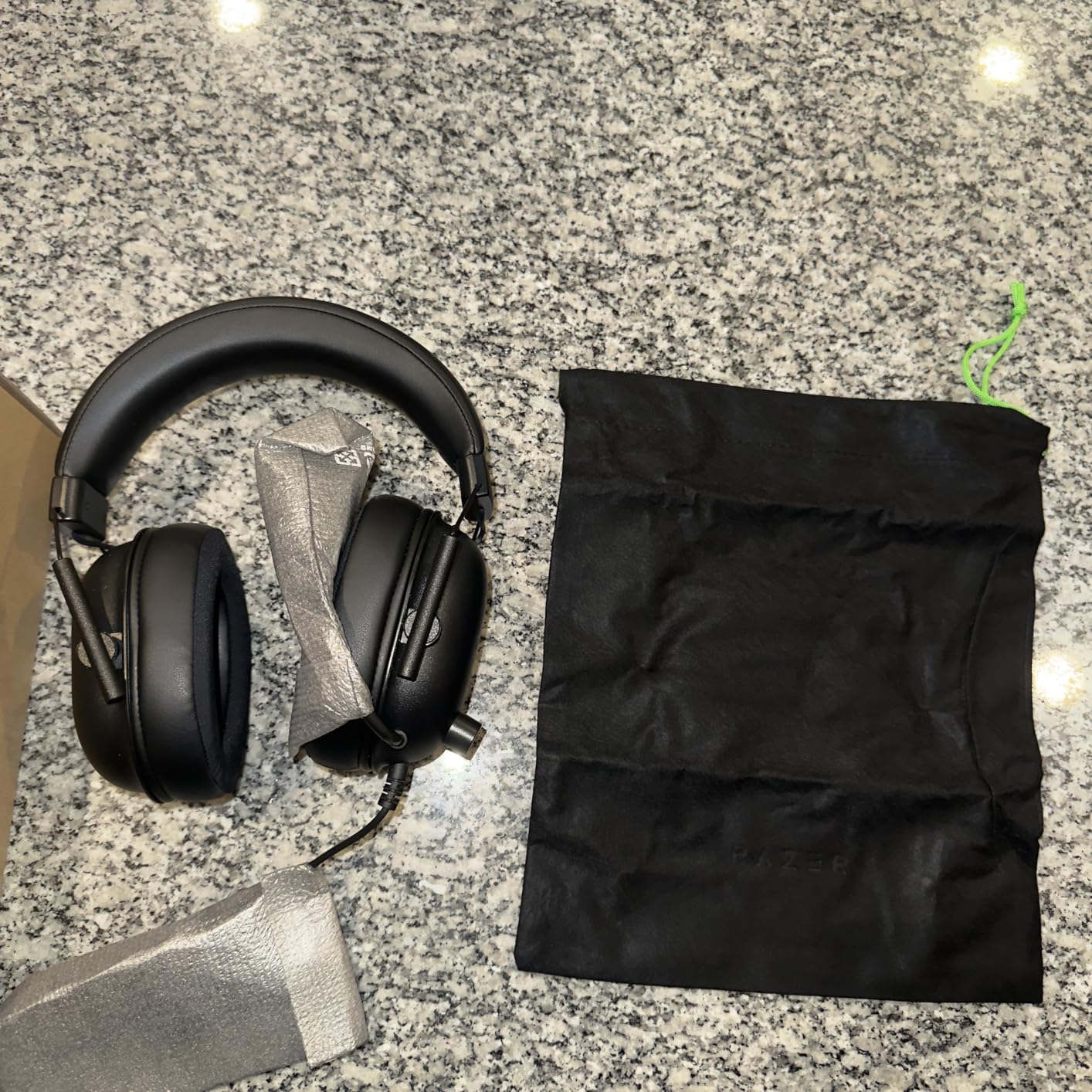 Razer BlackShark V2 X Xbox Gaming Headset, 3.5mm Audio Jack, Black | 50mm Drivers, Cardioid Mic, Lightweight, Comfortable Noise Isolating Earcups, for Xbox Series X, Series S, PS5, PC, Switch customer photo 2