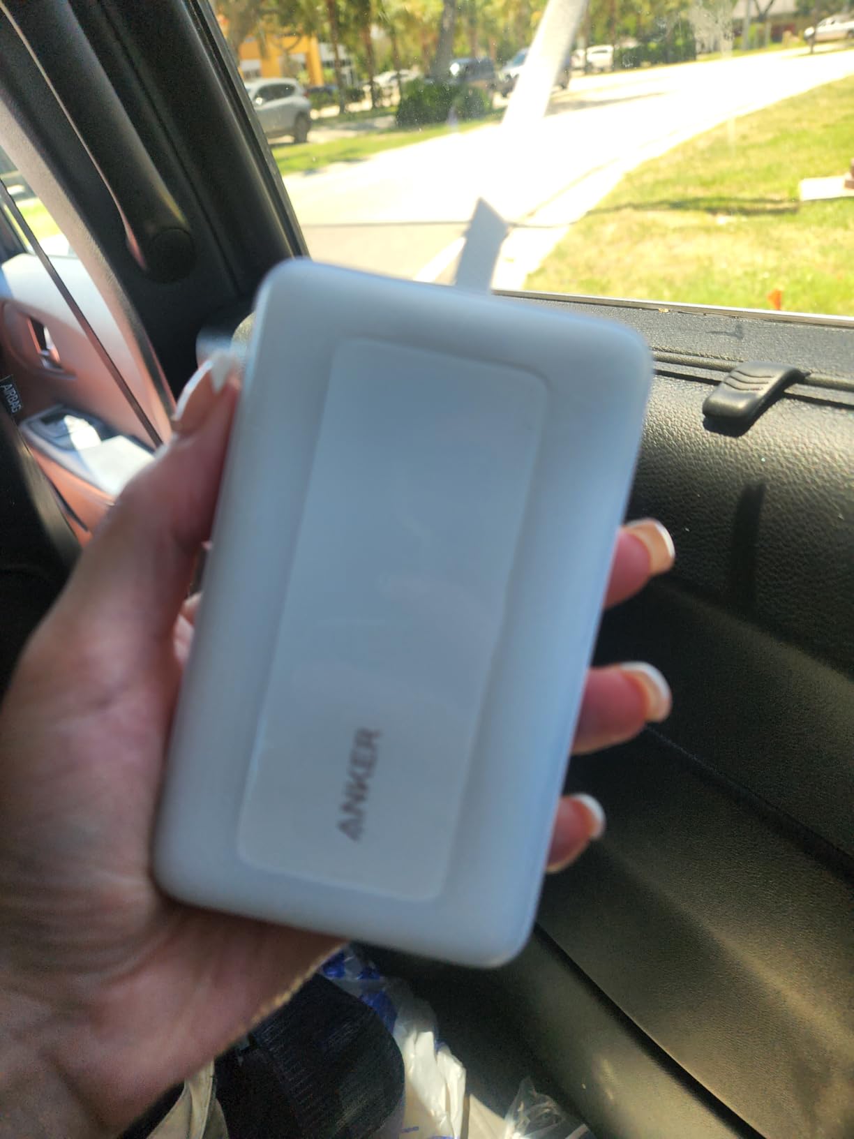 Anker Zolo Power Bank, 20,000mAh 30W Portable Charger with Built-in USB-C | High-Speed Charging for iPhone 17 / 16 / 15 Series, Galaxy, and More customer photo 1