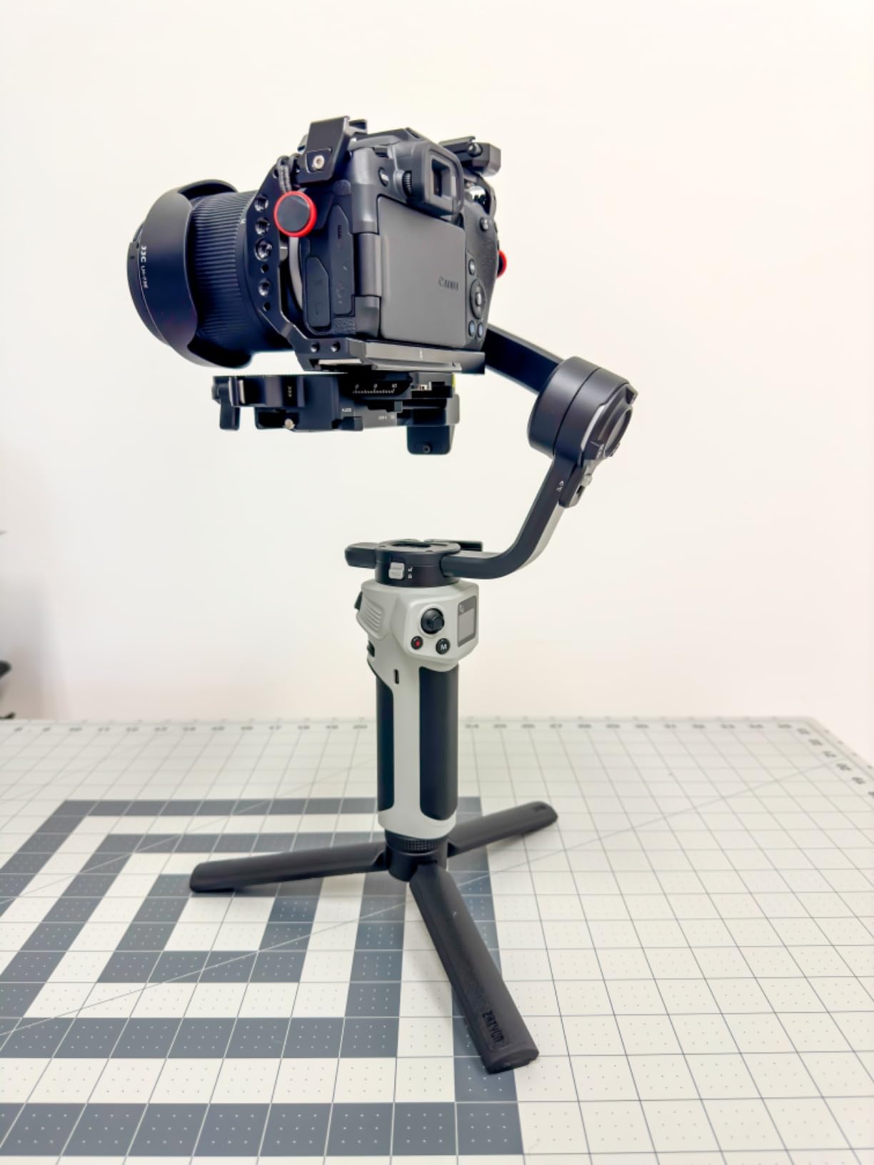 ZHIYUN CINEPEER Weebill 3E, 3-Axis Lightweight Gimbal Stabilizer for DSLR & Mirrorless Camera Canon/Sony/Panasonic/Nikon, 3KG Payload, Native Vertical Shooting, Bluetooth Shutter Control customer photo 1