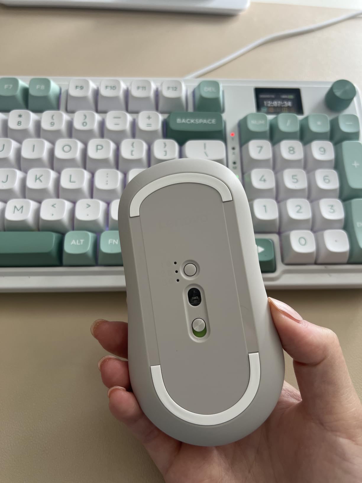 Lenovo Yoga Pro Mouse, Bluetooth, USB-C Rechargable, Dual Mode Bluetooth, 6 Button, Right Handed Design, Ergonomic Design, Programmable Buttons, 2-Way Metal Scroll Wheel, Tidal Teal customer photo 2