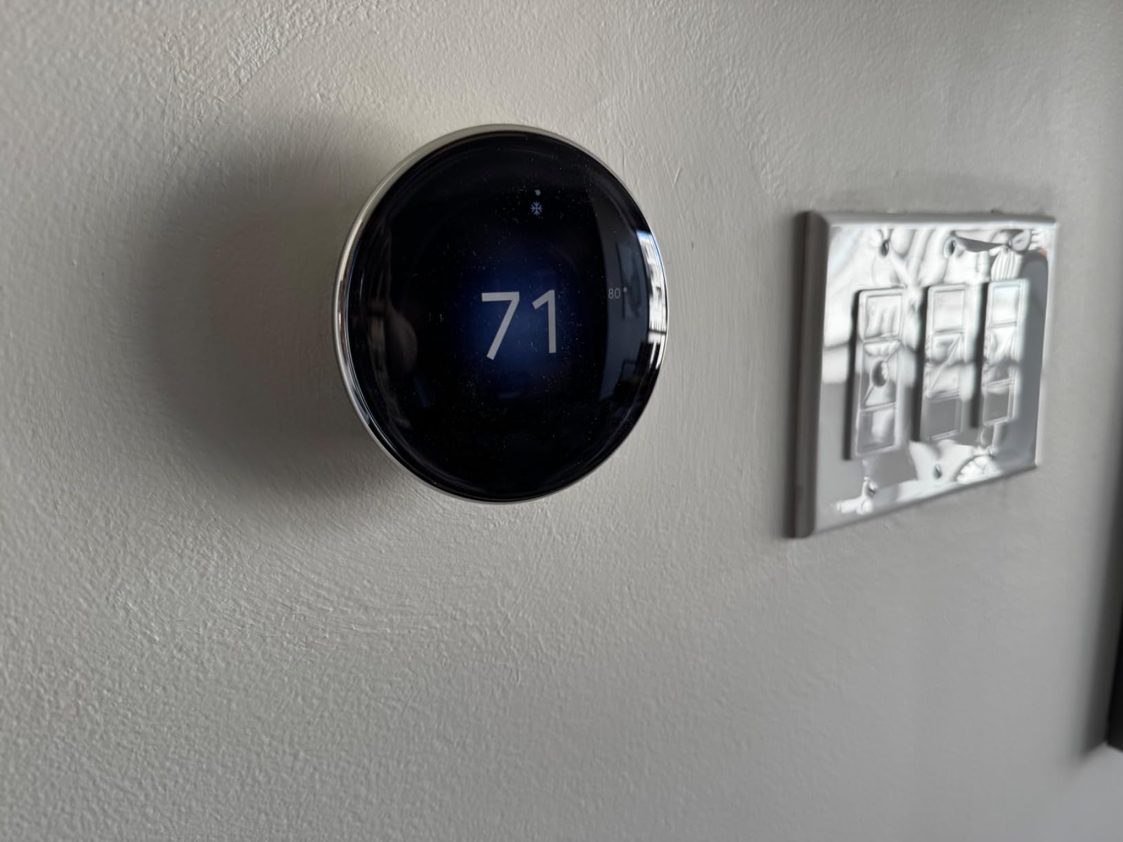 Google Nest Learning Thermostat (4th gen) + Nest Temperature Sensor (2nd gen) - Silver customer photo 1