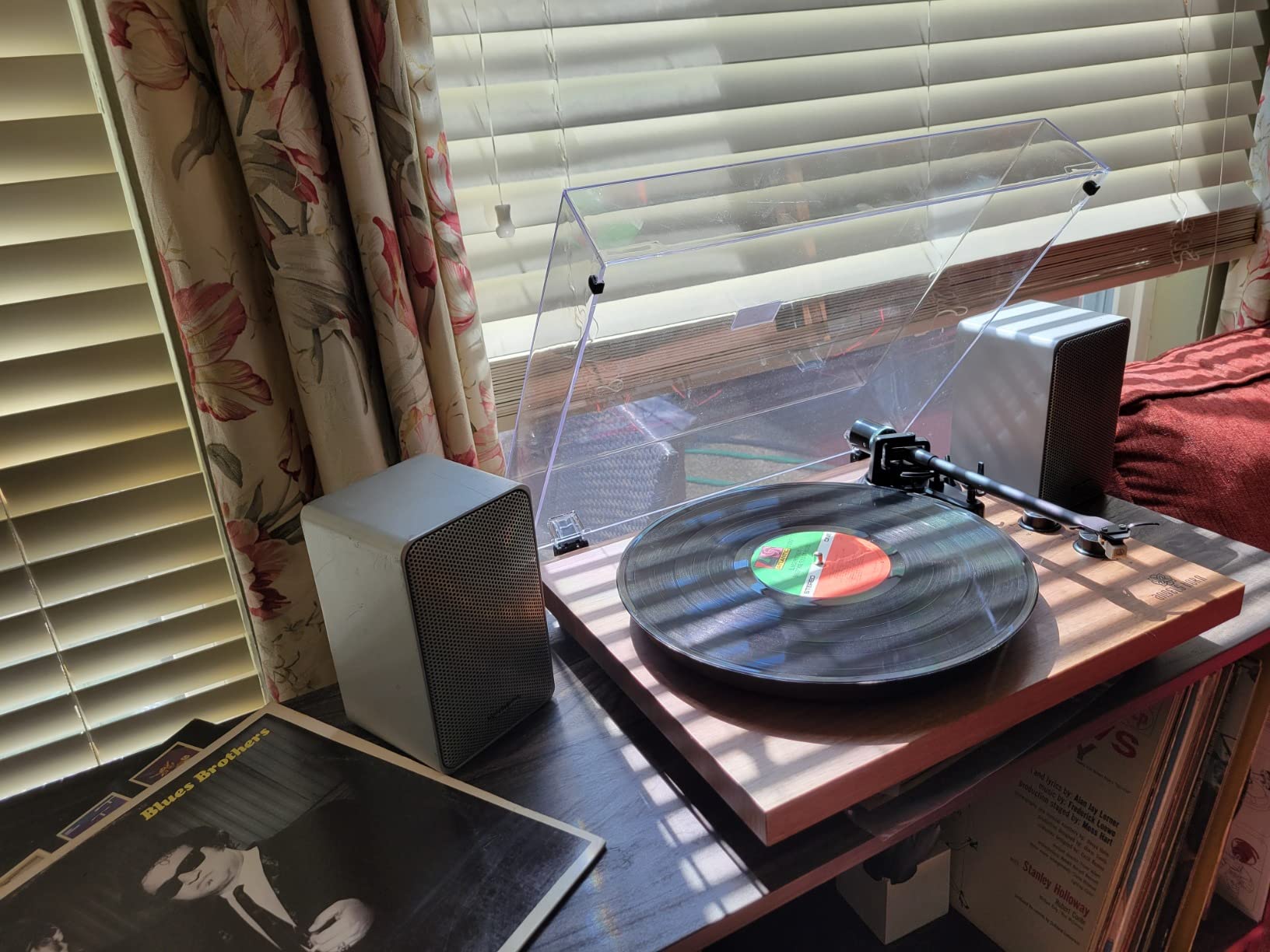 ANGELS HORN Vinyl Record Player with Speakers, Bluetooth Hi-Fi Turntable | Built-in Phono Preamp, Belt Drive 2-Speed, Adjustable Counterweight, Pitch Control customer photo 1
