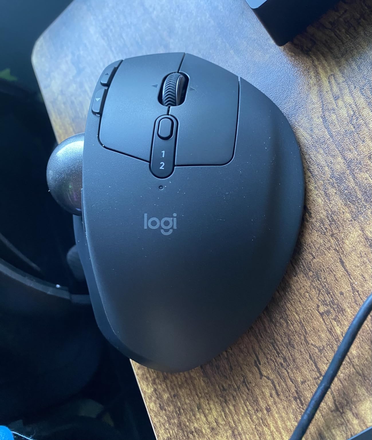 Logitech MX Ergo S Advanced Wireless Trackball Mouse USB C - Graphite | Advanced ergonomic design, rechargeable battery, Bluetooth and encrypted dongle, 6 programmable buttons, PC/Mac compatible customer photo 2