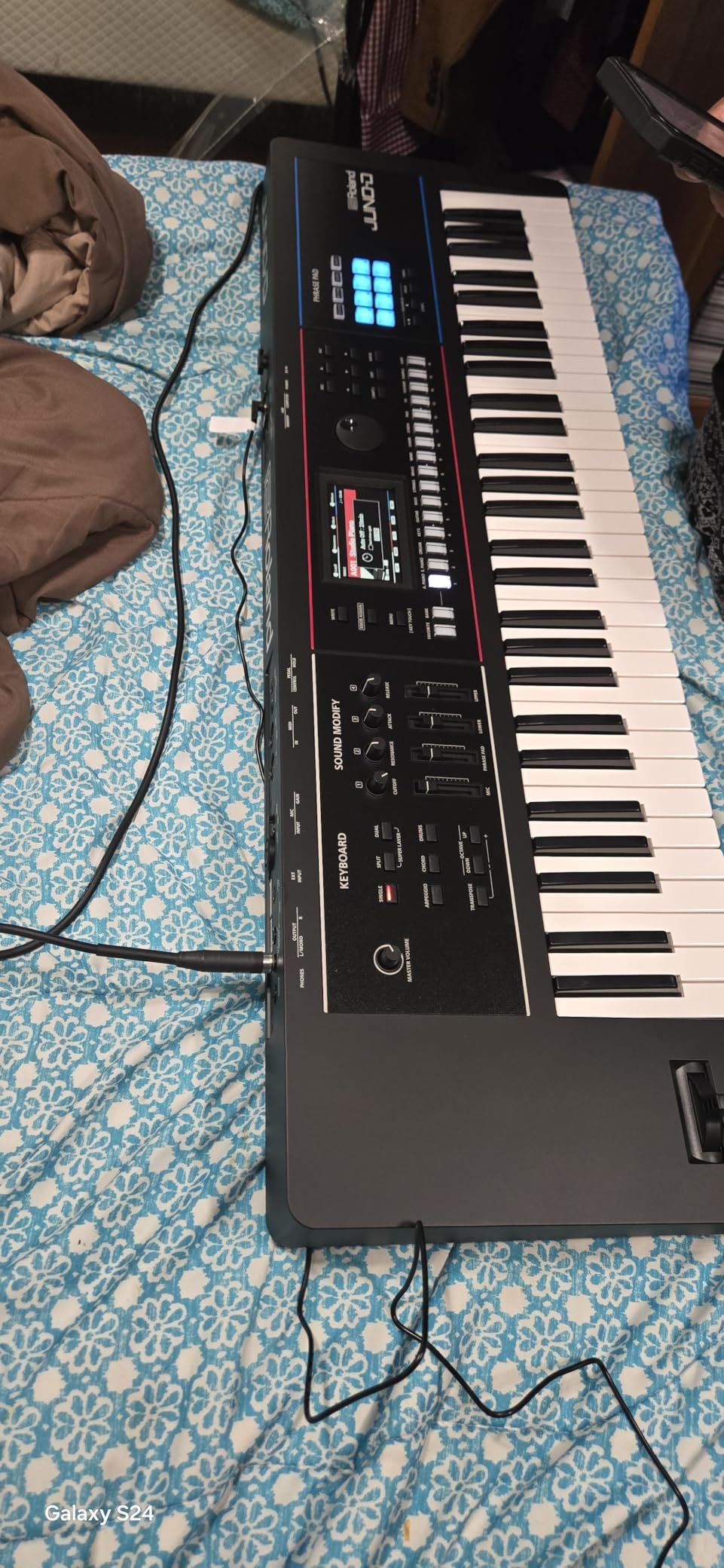 Roland JUNO-D6 Synthesizer | 61-Note Keyboard with Synth Action | ZEN-Core Engine with Over 3800 Onboard Sounds | Intuitive Creative Tools | USB-C Audio/MIDI Interface for Mobile & Computers customer photo 1