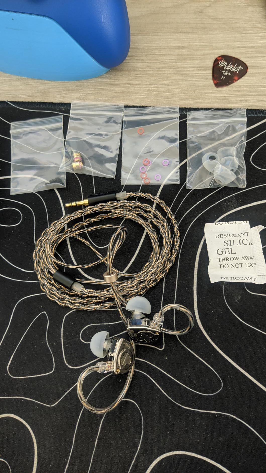 Linsoul SIMGOT EW300 1DD+1Planar+1PZT Hybrid Driver IEMs, Standard Edition | HiFi Wired Earbuds, Gaming Earbuds with Detachable Nozzles, Silver-Plated OFC In Ear Monitor Cable for Audiophile Musician customer photo 1