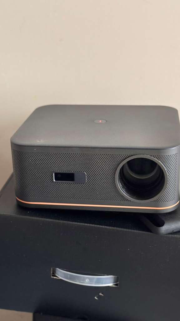 HAPPRUN 2000 ANSI 4K Decoding Projector with WiFi and Bluetooth, Auto Focus customer photo 1