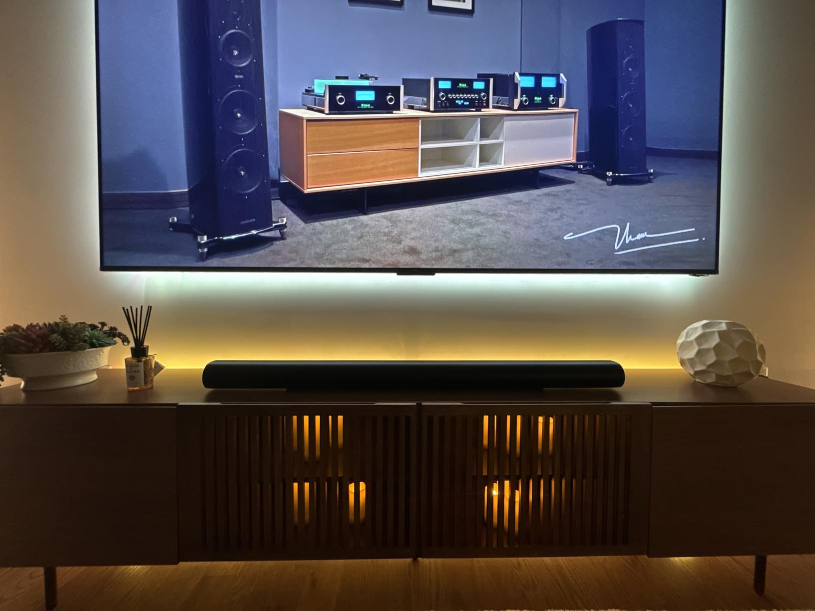 Sonos Arc Ultra Soundbar with Dolby Atmos - 9.1.4 Surround Sound for TV and Music, Alexa, Sound Motion technology customer photo 1