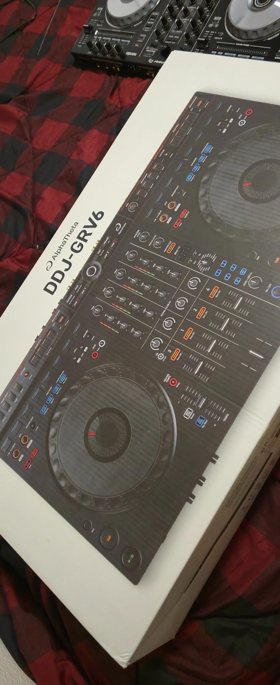 AlphaTheta DDJ-GRV6 4-Channel DJ Controller, Groove Circuit, Black customer photo 2