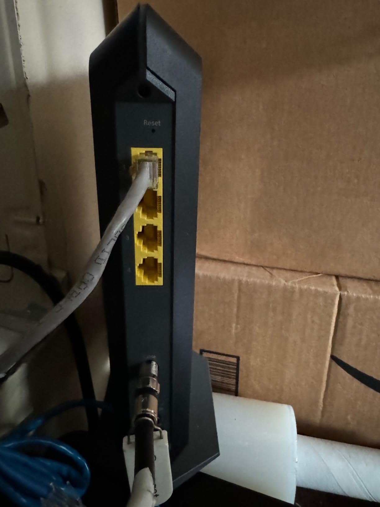 NETGEAR Nighthawk DOCSIS 3.1 Mid/high-Split Cable Modem (CM2500-1AZNAS) - Plans up to 2Gbps customer photo 1