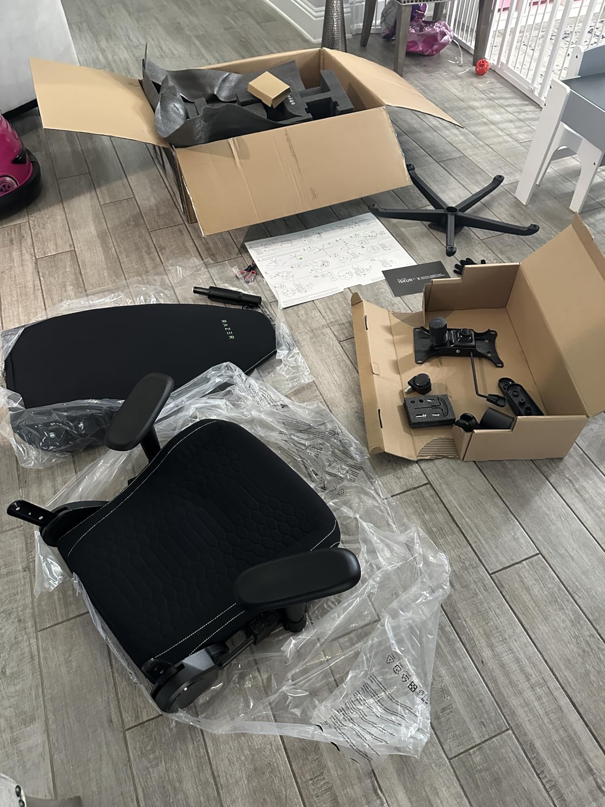 Razer Iskur V2 X Ergonomic Gaming Chair, Black | Built-In Lumbar Support, Wide Seat, High Density Foam Cushions, Adjustable 152 Degree Recline, 2D Armrests, Plush Fabric customer photo 1