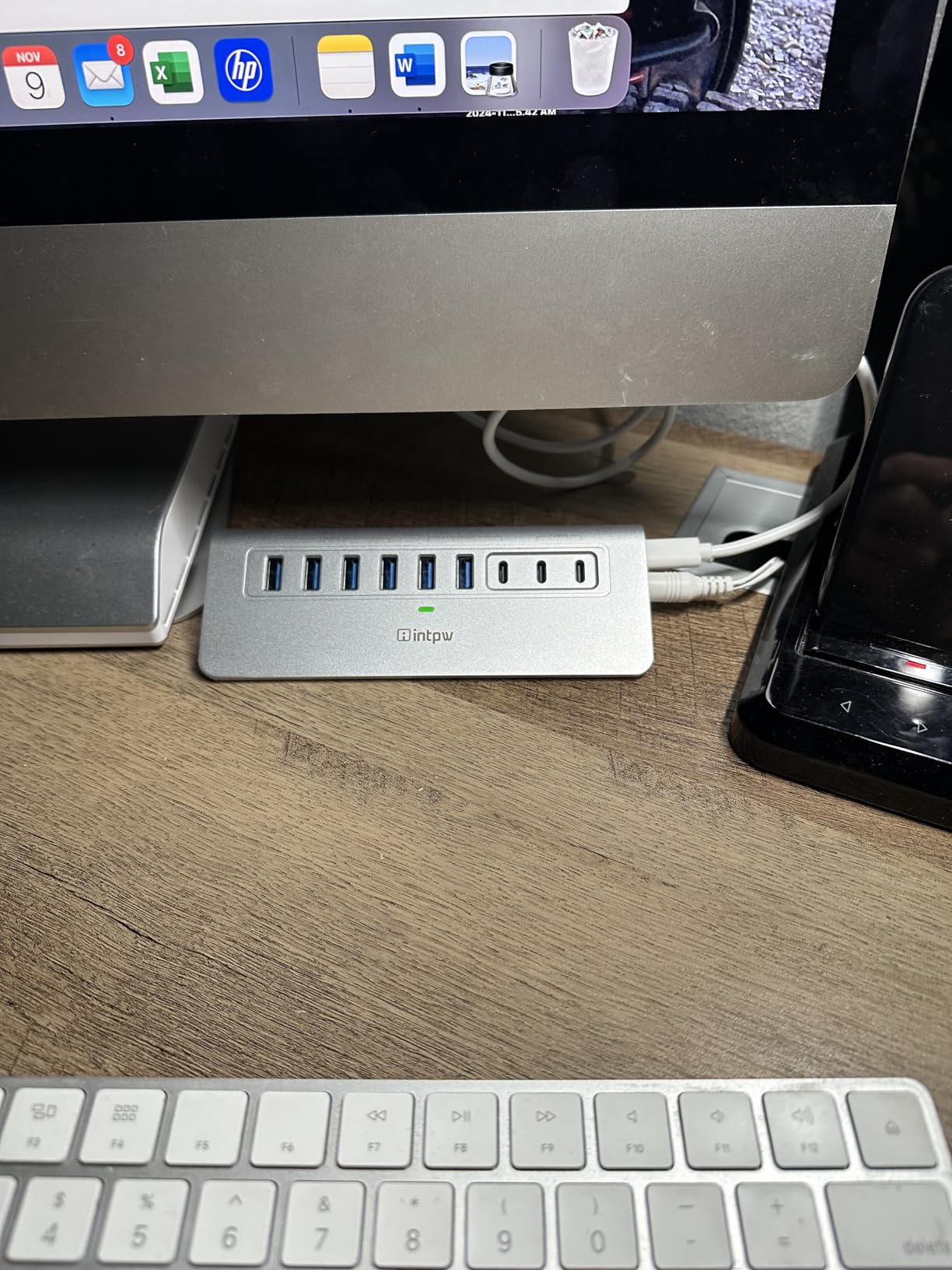 Powered USB Hub 10Gbps, intpw 9-Port USB 3.2 Hub, USB C Hub with USB A/USB C 3.2, 4 USB 3.0, 2 PD 45W Charging Ports, 65W Power Adapter and 3.3FT Cable, Aluminum USB Hub for PC,Laptop,iPhone 17/16/15 customer photo 2