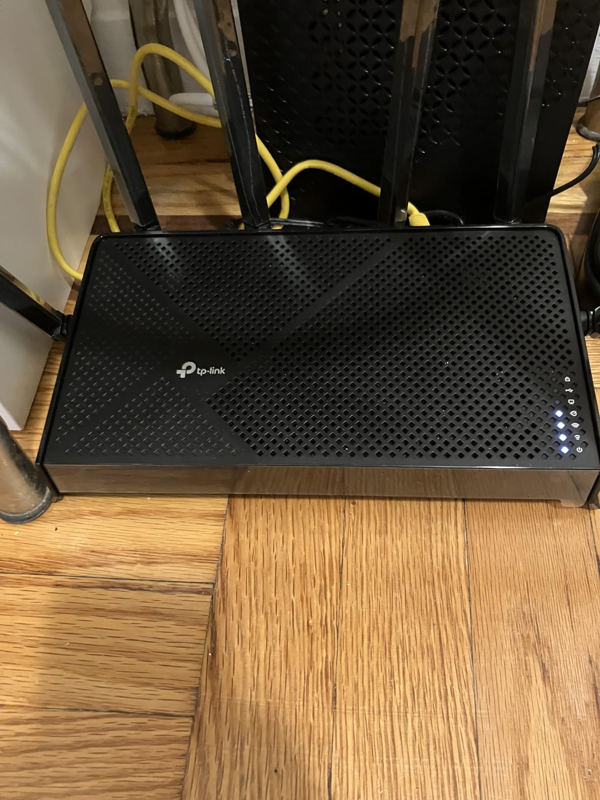 TP-Link BE6500 Dual-Band WiFi 7 Router (BE400) | Dual 2.5Gbps Ports, USB 3.0, Covers up to 2,400 sq. ft., 90 Devices, Quad-Core CPU, HomeShield, Private IoT customer photo 2