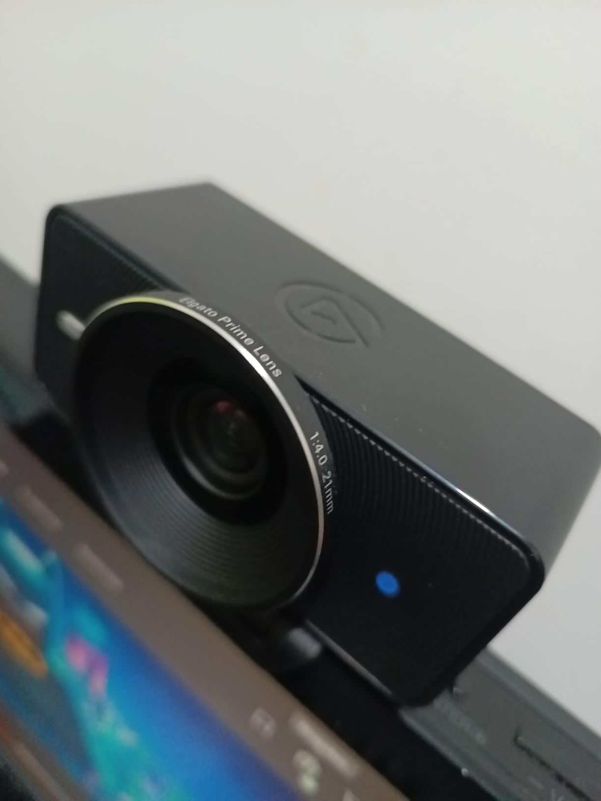 Elgato Facecam 4K, 4K60 Studio Webcam, DSLR-Like Control | Sony STARVIS 2 sensor, 49mm lens filter support, Uncompressed video, HDR support, Eco-friendly build, USB-C customer photo 1