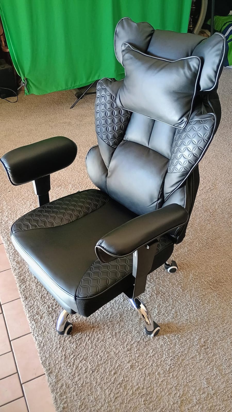 COMHOMA Big and Tall Office Chair Heavy Duty Wide Ergonomic Gaming Chair with Deluxe Embossing Designed Leather with Foot Rest, 150 Degrees Reclining Adjustable Armrests Pocket Spring Back Support and Pillow customer photo 1