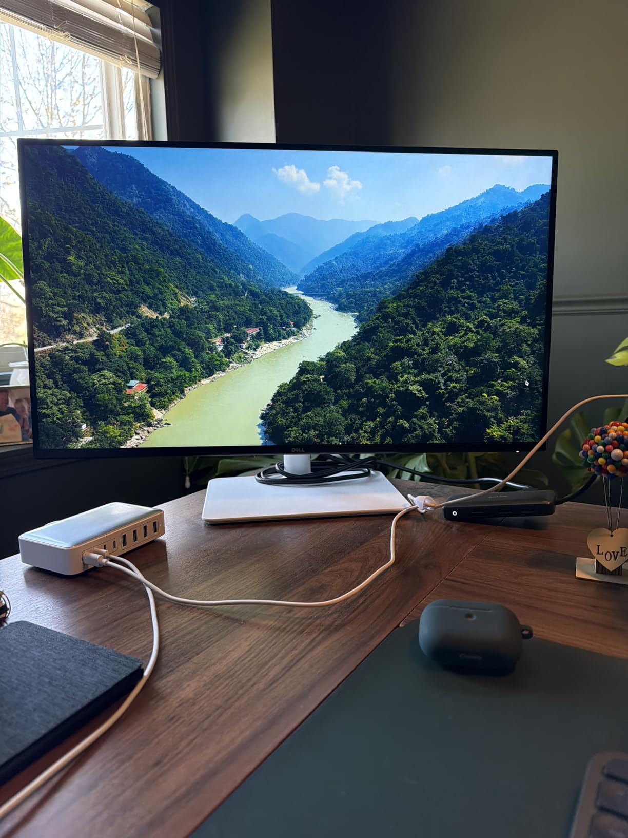 Dell 27 Monitor S2725QS, 4K UHD IPS, 120Hz, 5ms, FreeSync Premium | 350 cd/m2 Brightness, 1,500:1 Contrast, 99% sRGB, Anti-Glare, HDMI, DisplayPort, USB-C, Height Adjustable, Swivel, Pivot customer photo 2
