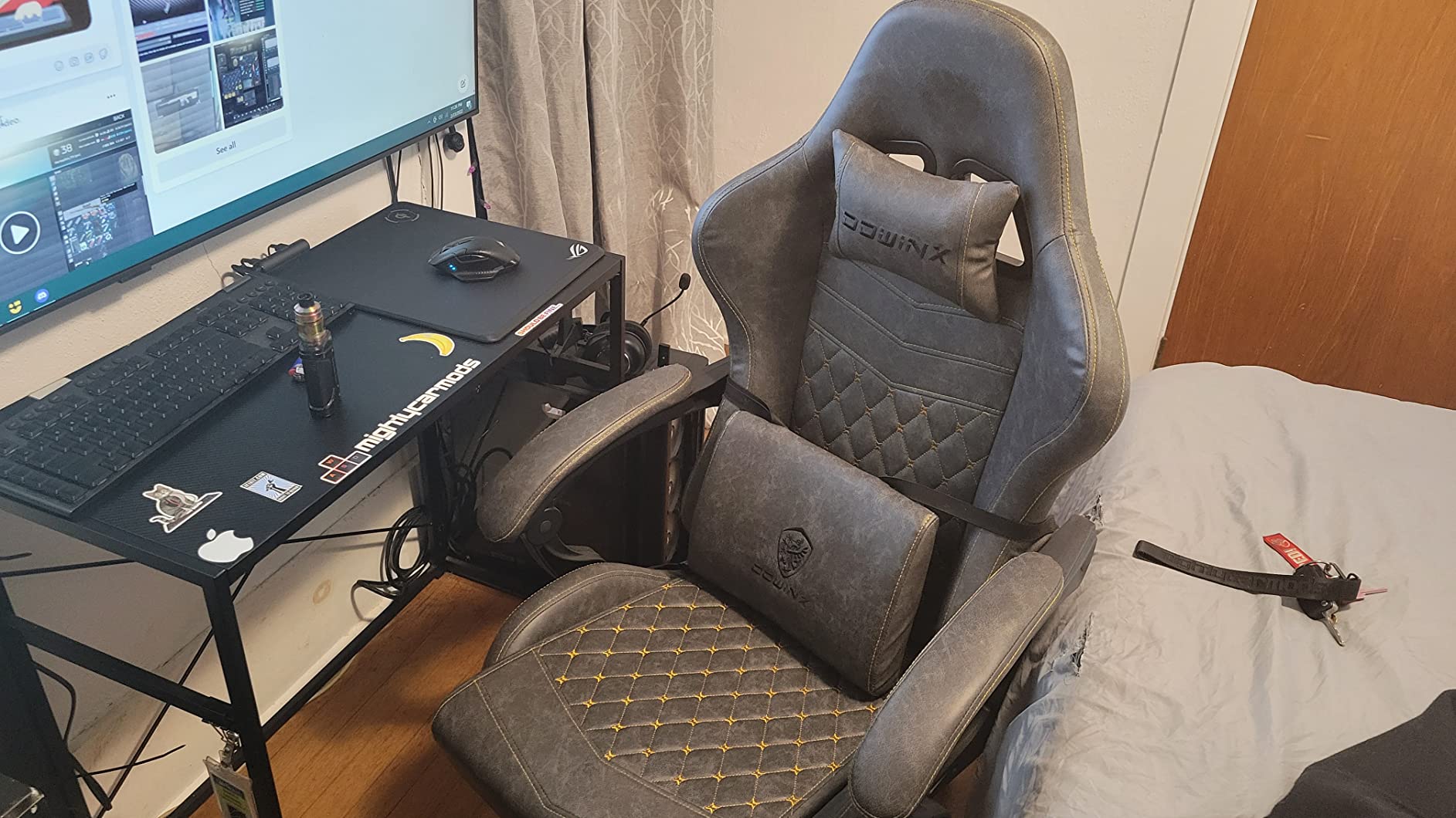 Dowinx Big & Tall Vintage Gaming Chair for Adults, 400 lb Capacity Heavy Duty Ergonomic Computer Chair with Massage Lumbar, Footrest & Easy Side Recline, Black customer photo 2