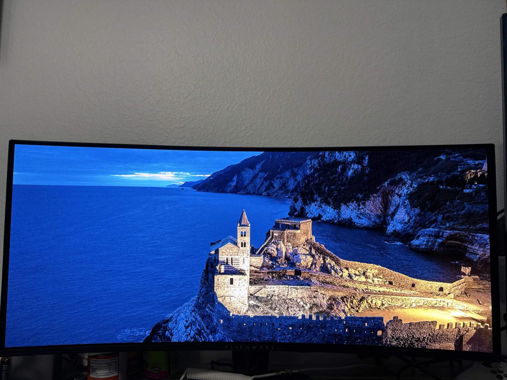 Alienware 34 240Hz QD-OLED Curved Gaming Monitor - AW3425DW - 34.2-inch WQHD (3440 x 1440) 0.03ms Display, 1800R Curve, AMD FreeSync Premium Pro, VESA AdaptiveSync, DisplayHDR TrueBlack 400 customer photo 2