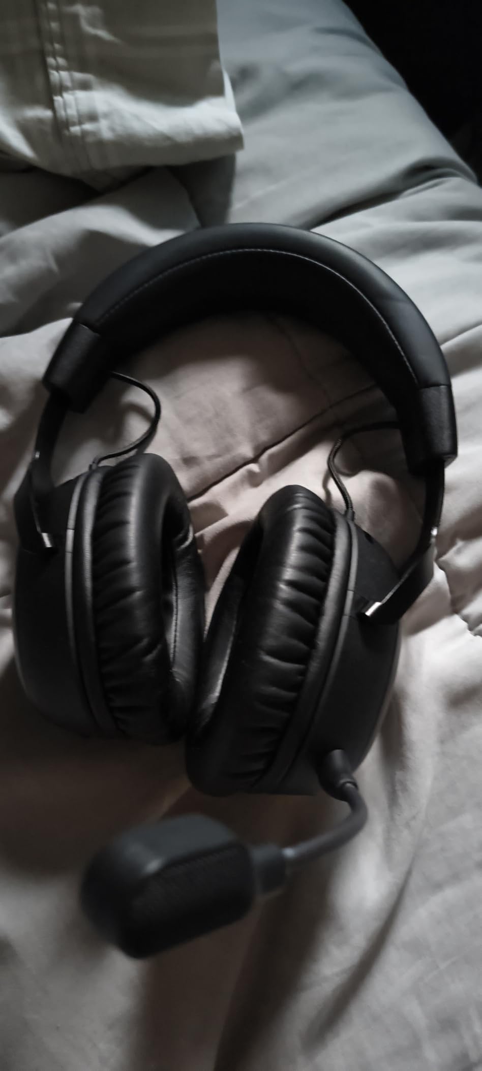 HyperX Cloud III S - Wireless Gaming Headset for Multi-Platform, 2.4GHz, Bluetooth, Battery Life up to 120 Hours 2.4GHz / 200 Hours Bluetooth, 53mm Angled Drivers, Detachable Mic - Black customer photo 2