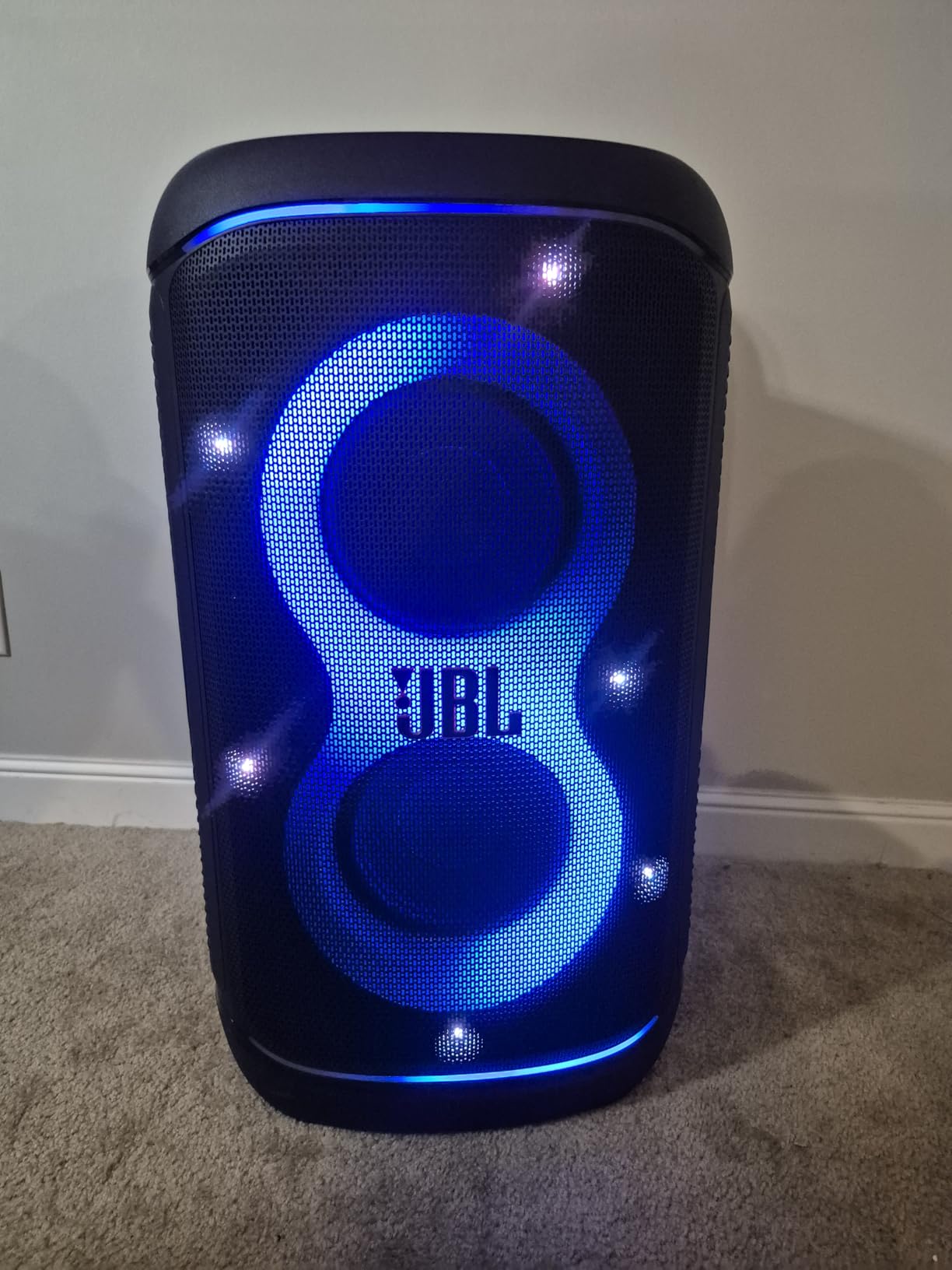 JBL PartyBox 520 Portable Party Speaker with AI Sound Boost - Black, Up To 15 Hours Playtime, Replaceable Battery, Auracast Stereo Linking, Telescopic Handle And Wheels, Mic And Guitar Inputs customer photo 1