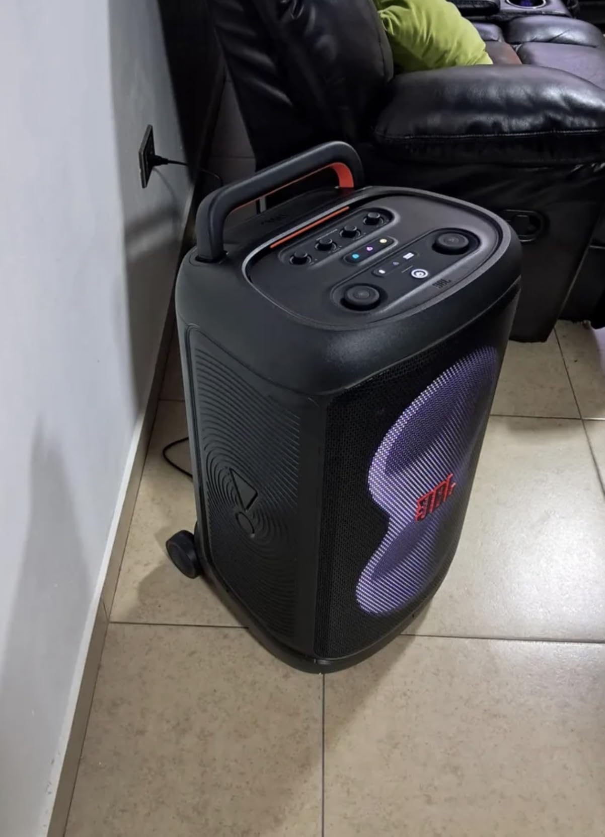 JBL PartyBox 520 Portable Party Speaker with AI Sound Boost - Black, Up To 15 Hours Playtime, Replaceable Battery, Auracast Stereo Linking, Telescopic Handle And Wheels, Mic And Guitar Inputs customer photo 2